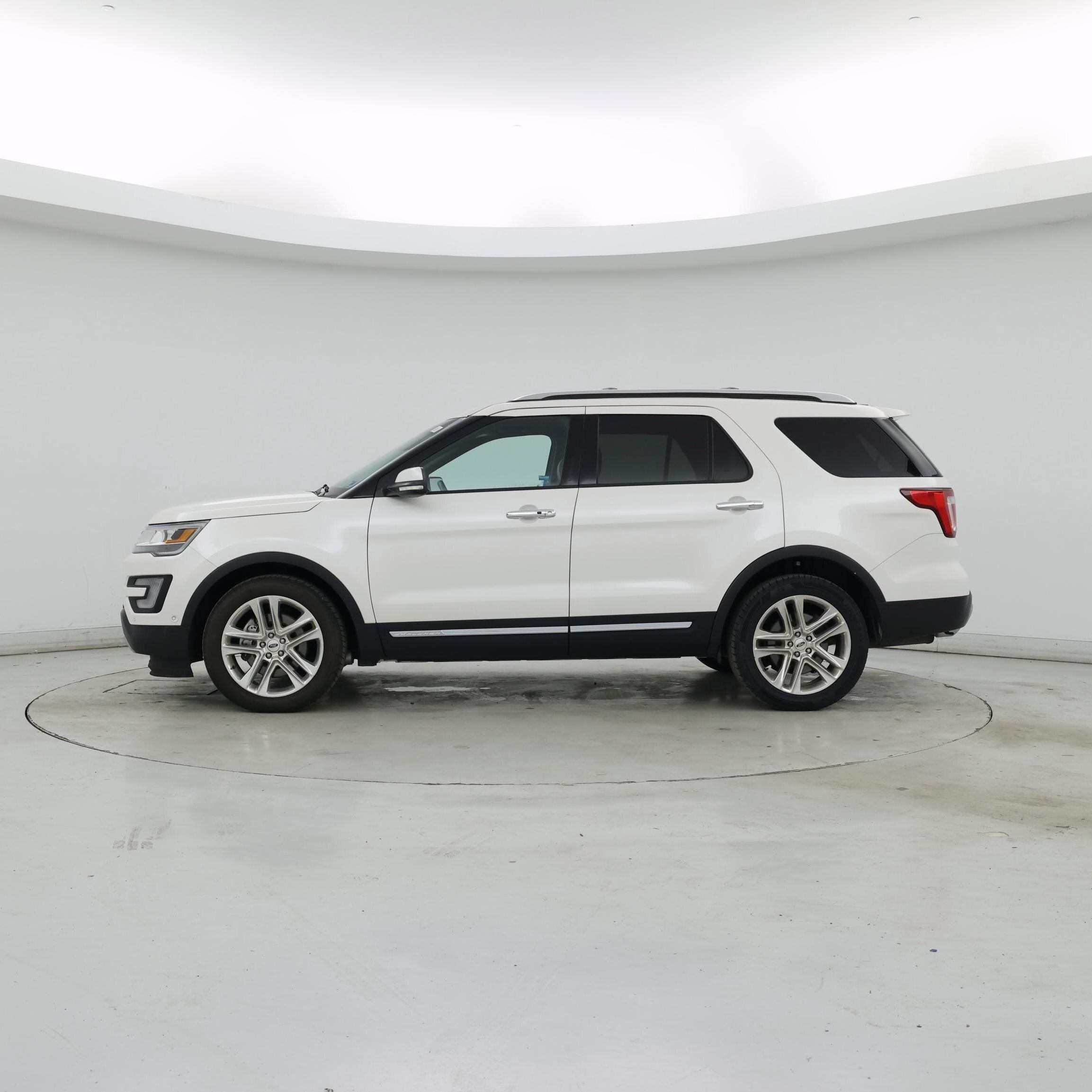 Thumbnail: 2016 Ford Explorer - 3