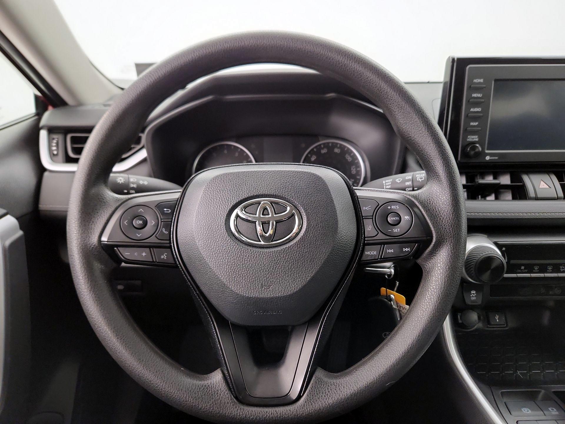 Thumbnail: 2021 Toyota RAV4 - 10