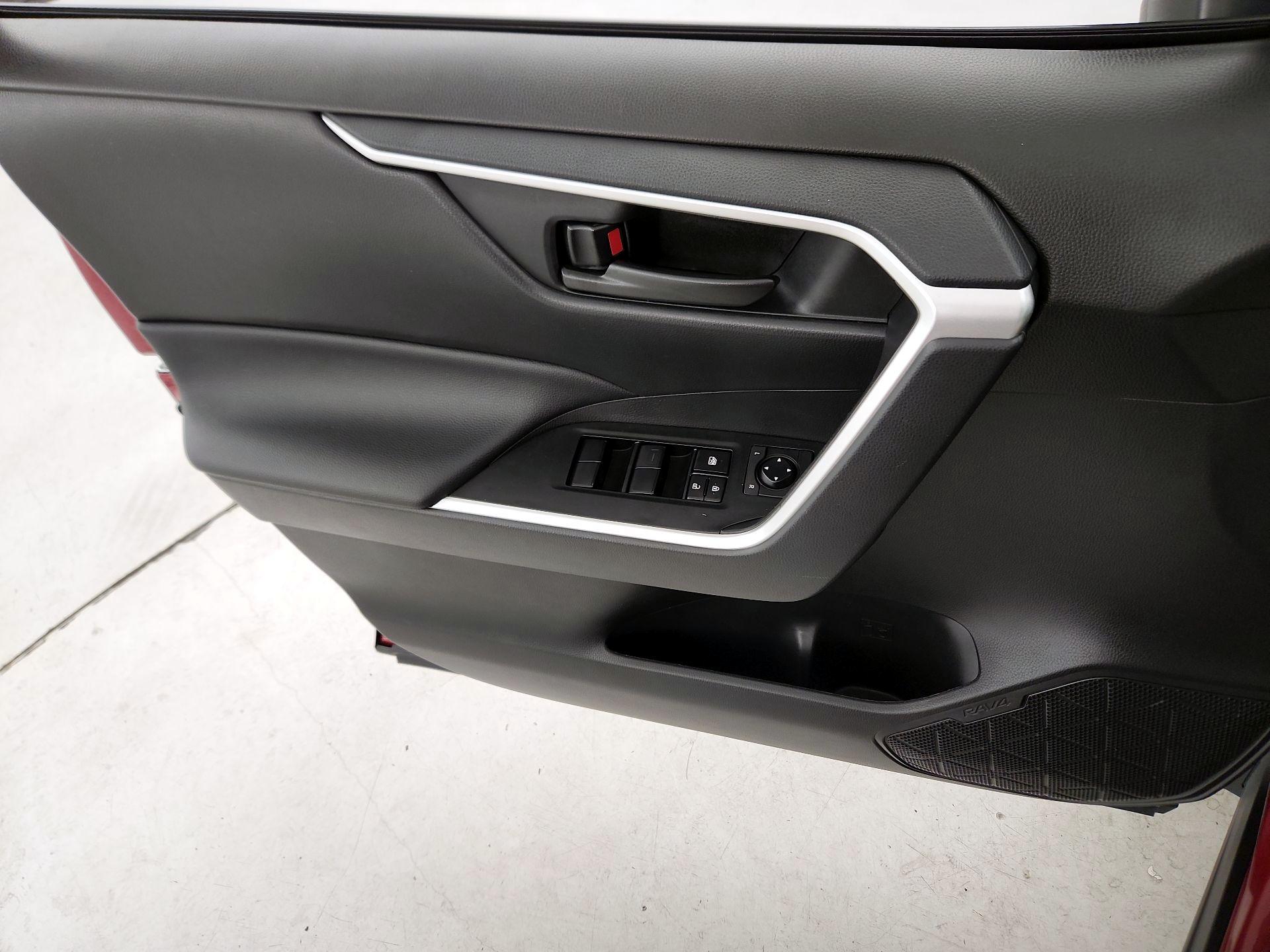 Thumbnail: 2021 Toyota RAV4 - 12