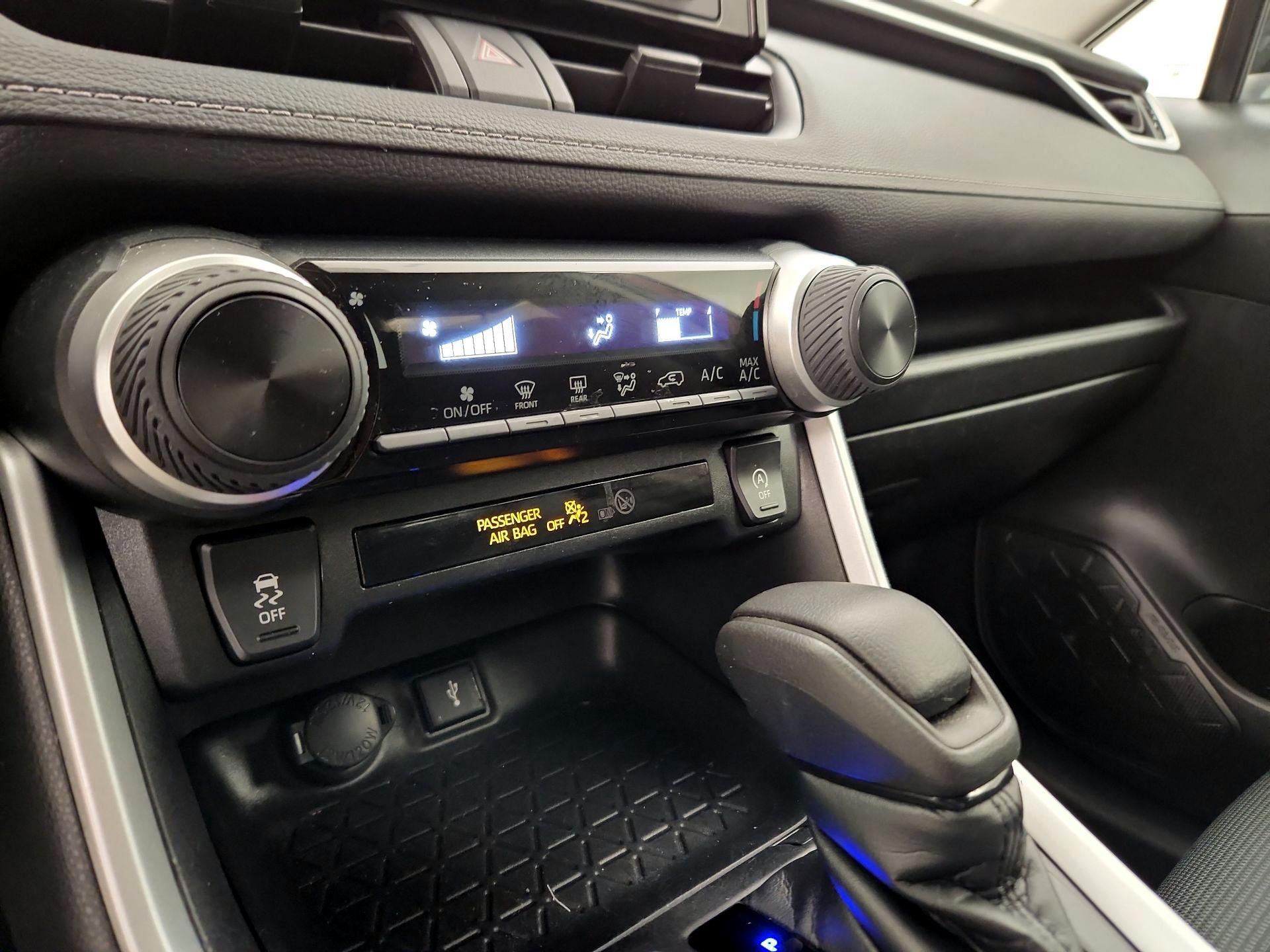 Thumbnail: 2021 Toyota RAV4 - 16