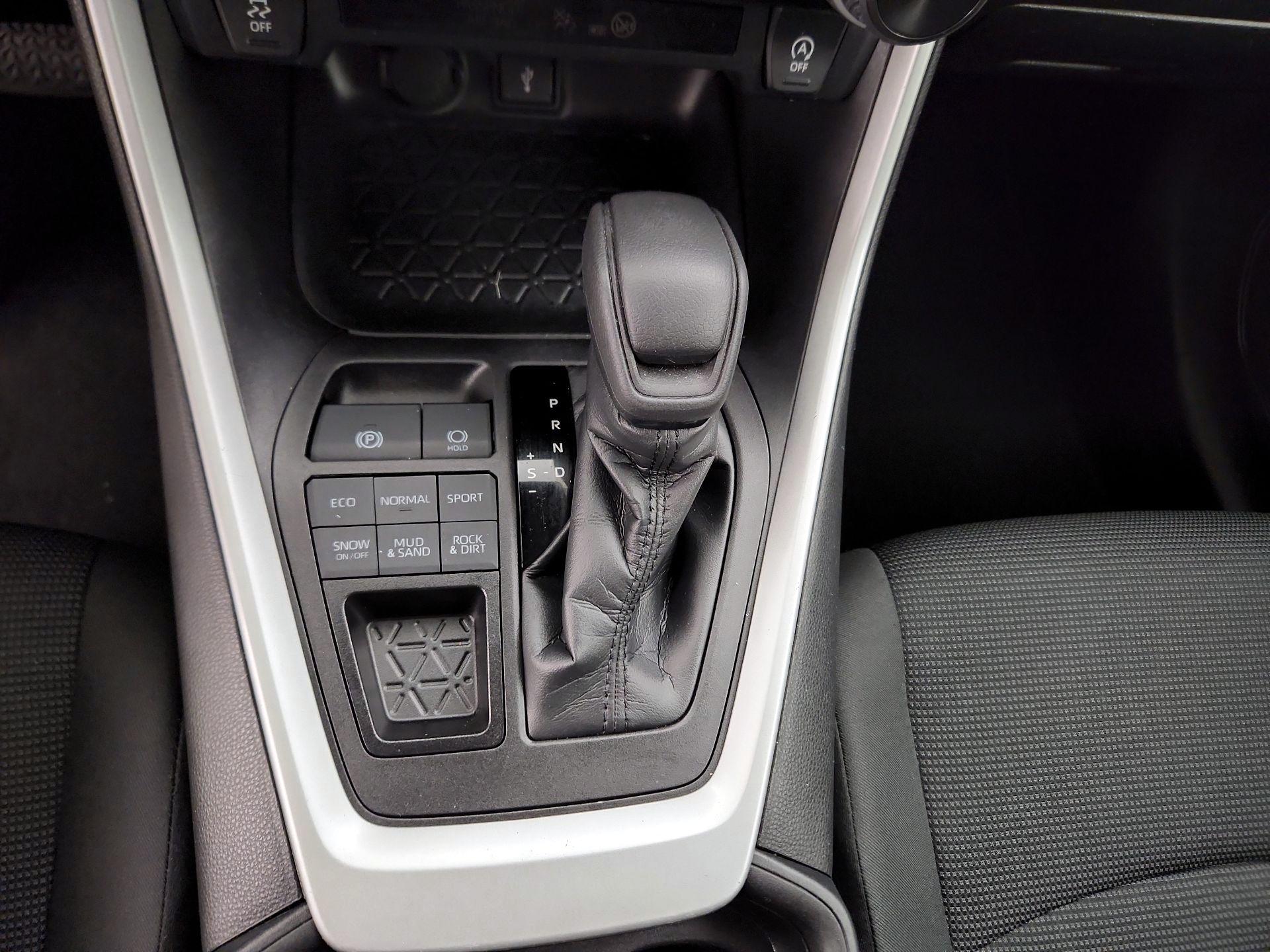 Thumbnail: 2021 Toyota RAV4 - 17