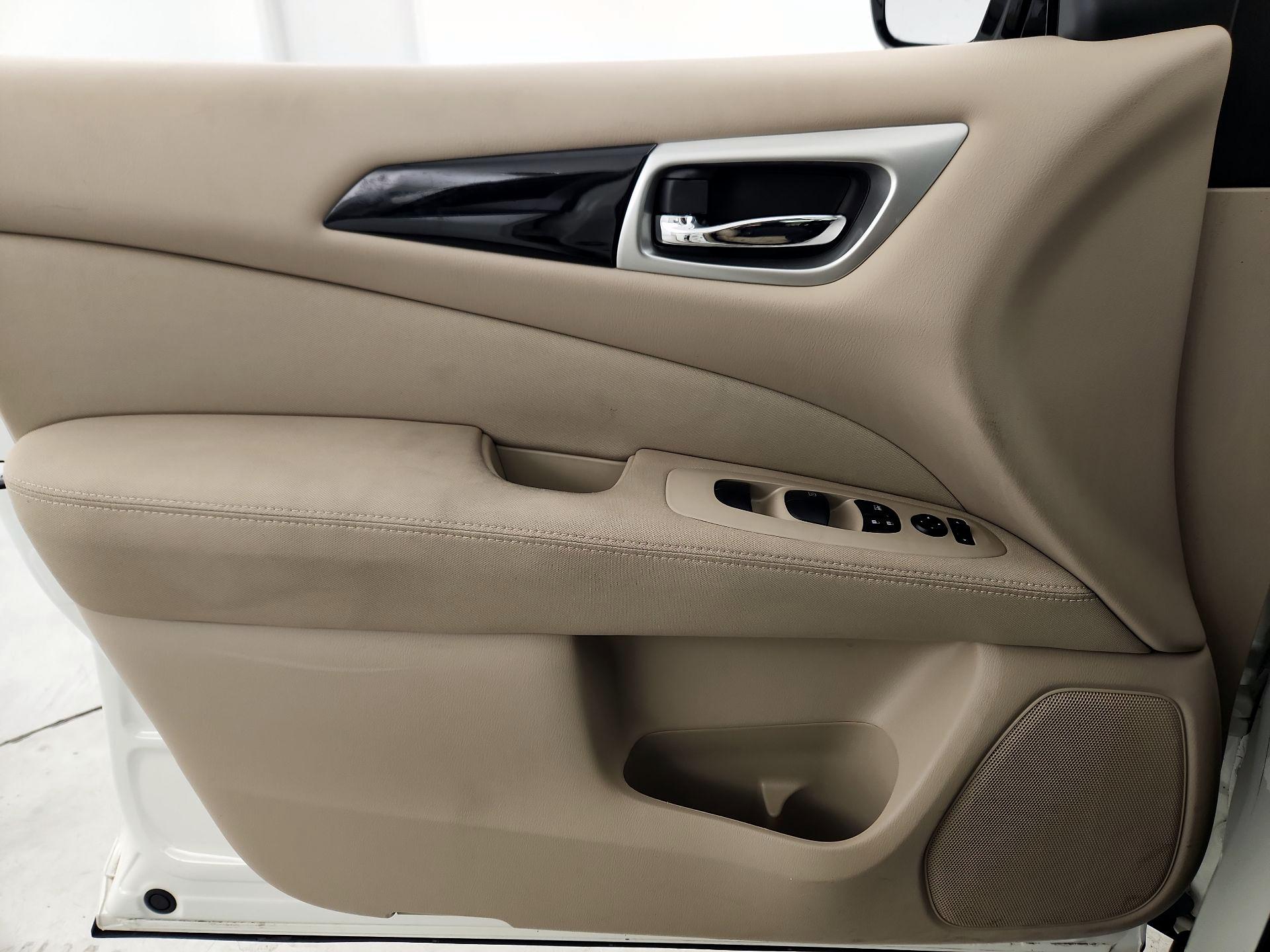 Thumbnail: 2017 Nissan Pathfinder - 12