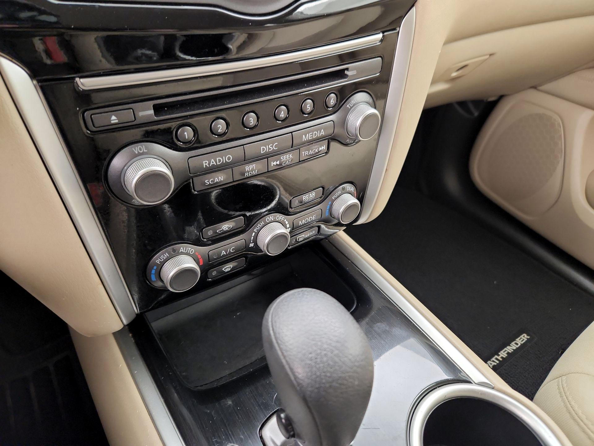 Thumbnail: 2017 Nissan Pathfinder - 16