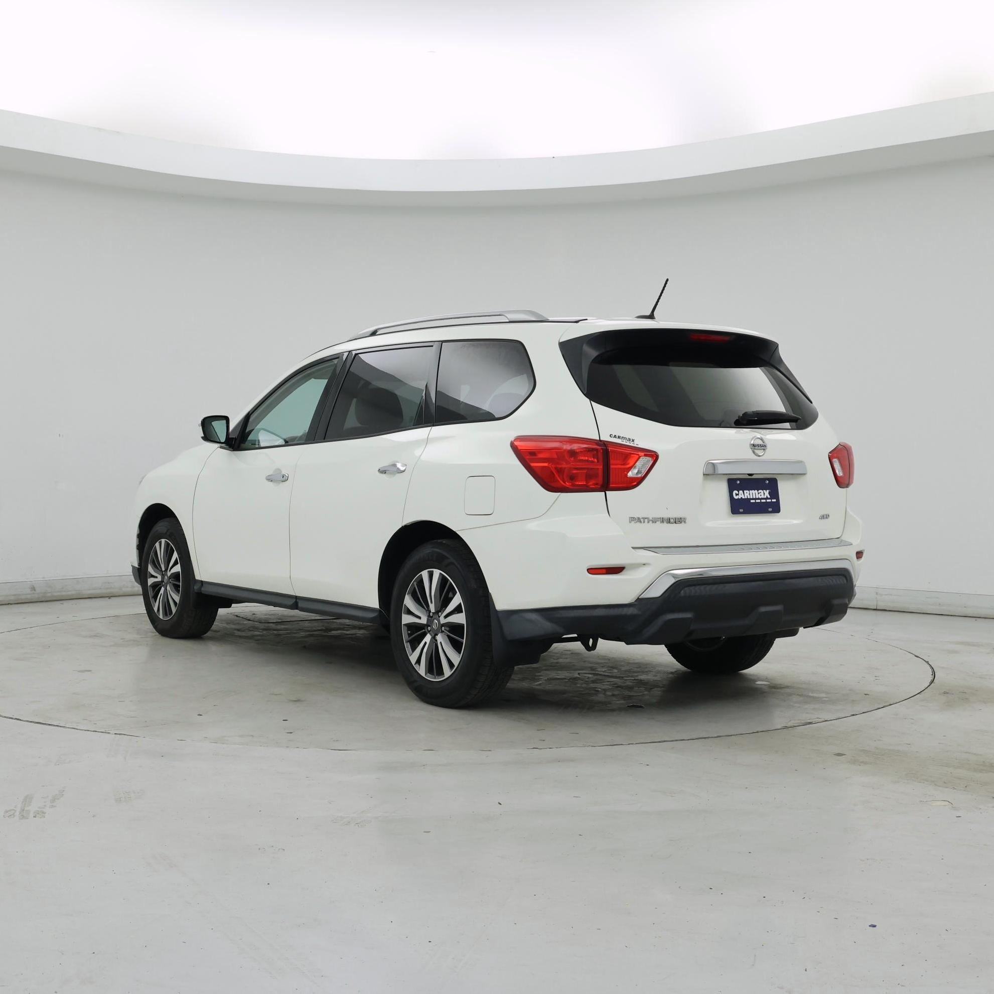 Thumbnail: 2017 Nissan Pathfinder - 2