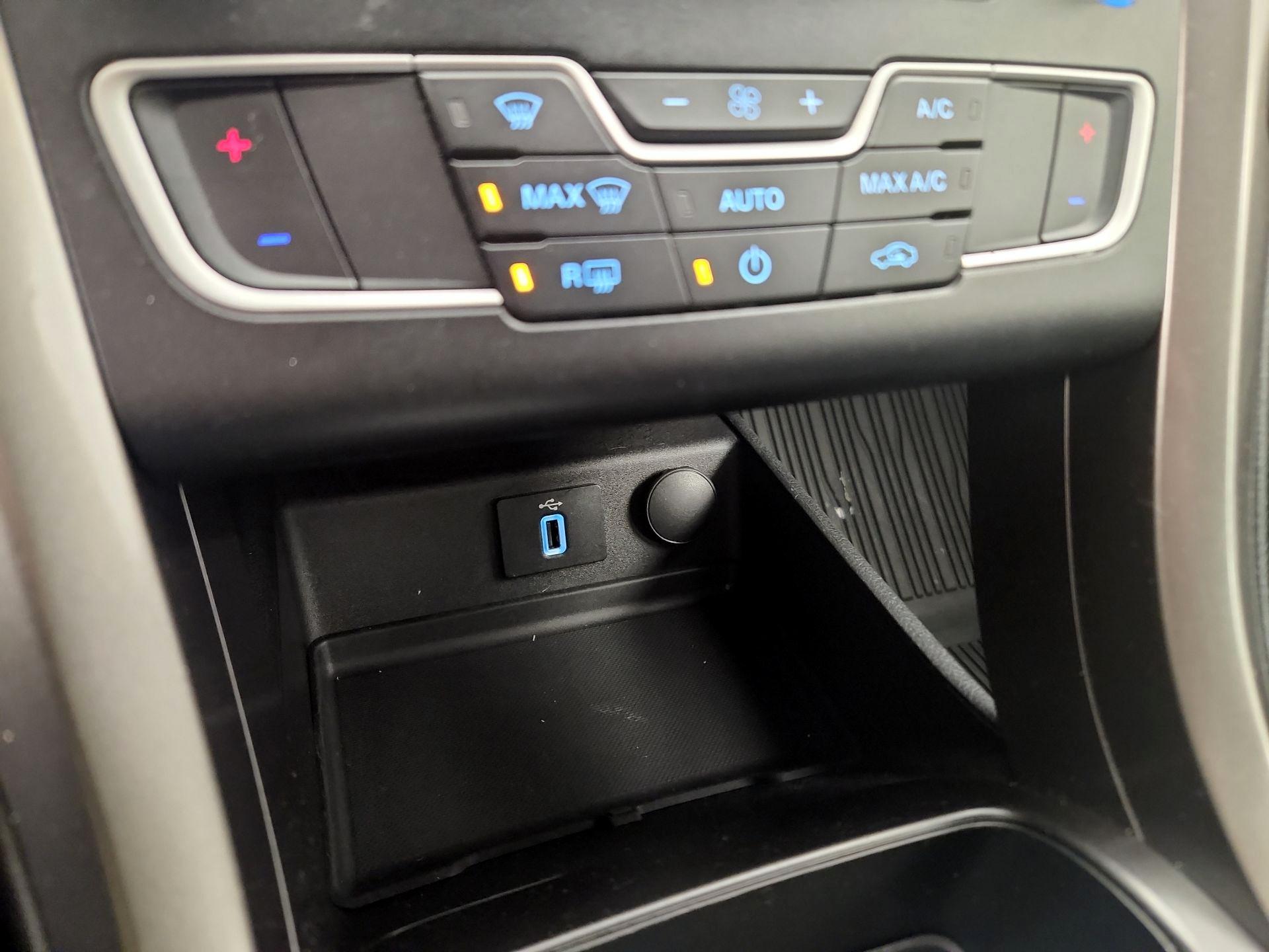 Thumbnail: 2017 Ford Fusion - 17