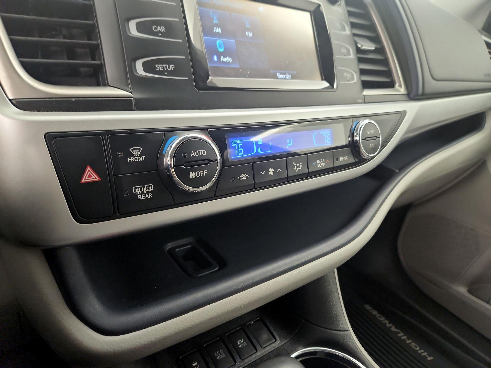 Thumbnail: 2019 Toyota Highlander - 15