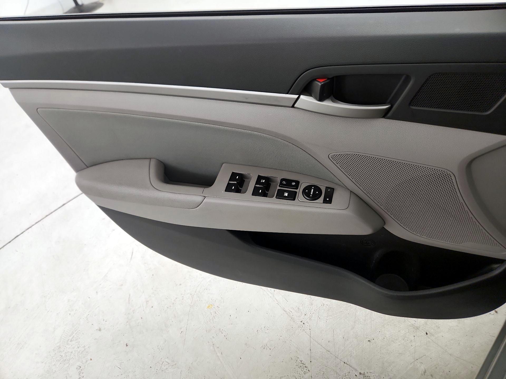 Thumbnail: 2017 Hyundai Elantra - 12