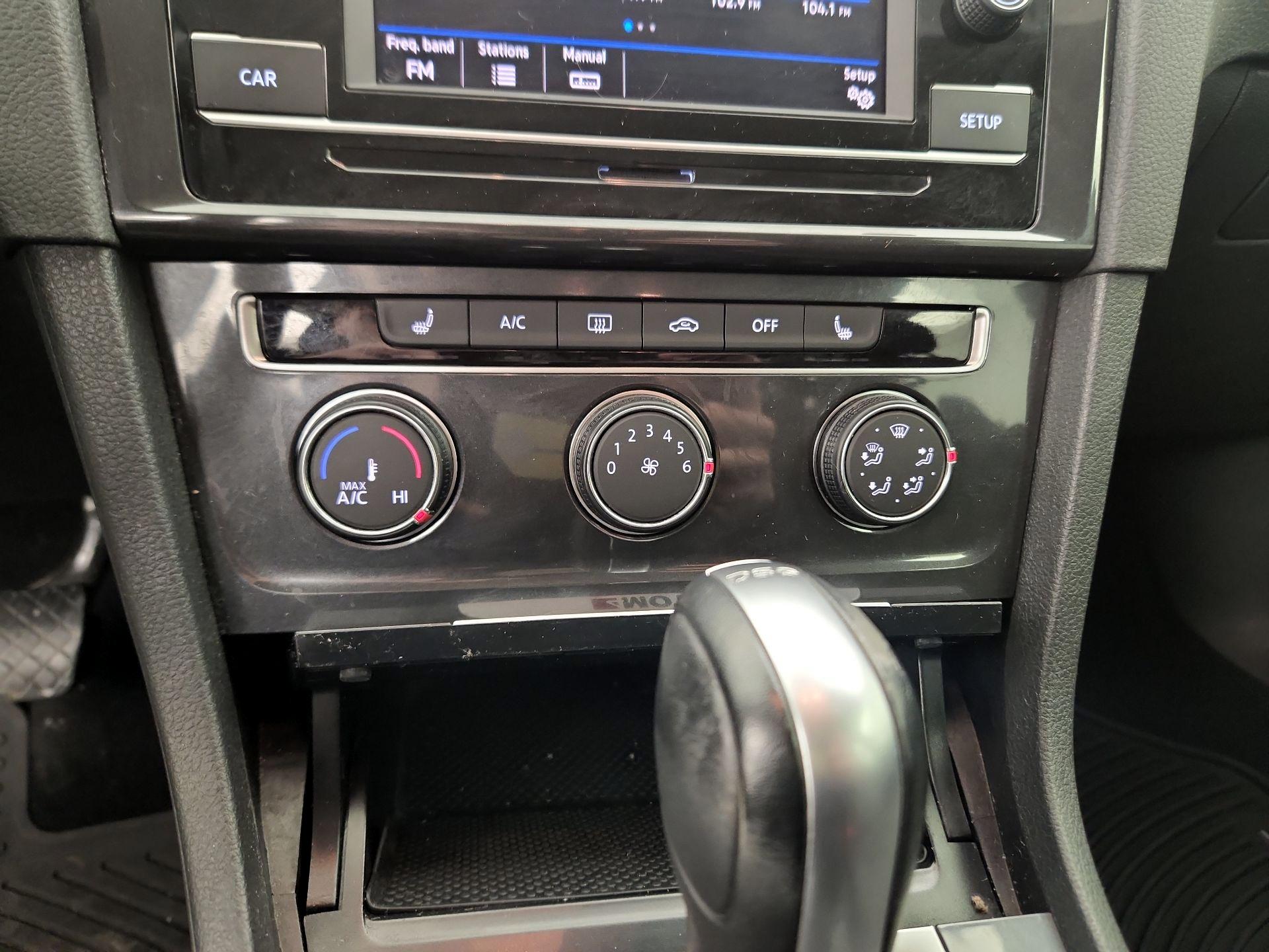 Thumbnail: 2018 Volkswagen Golf - 16