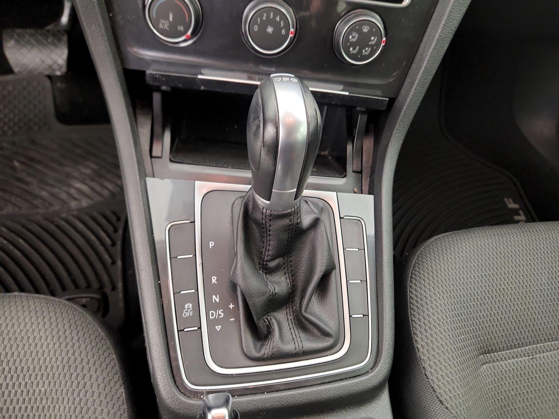 Thumbnail: 2018 Volkswagen Golf - 17