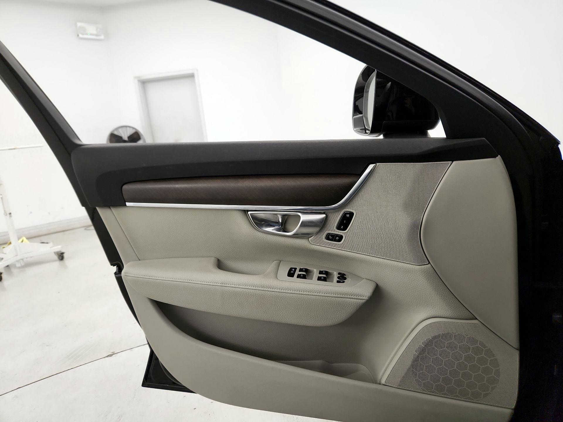 Thumbnail: 2018 Volvo V90 - 12