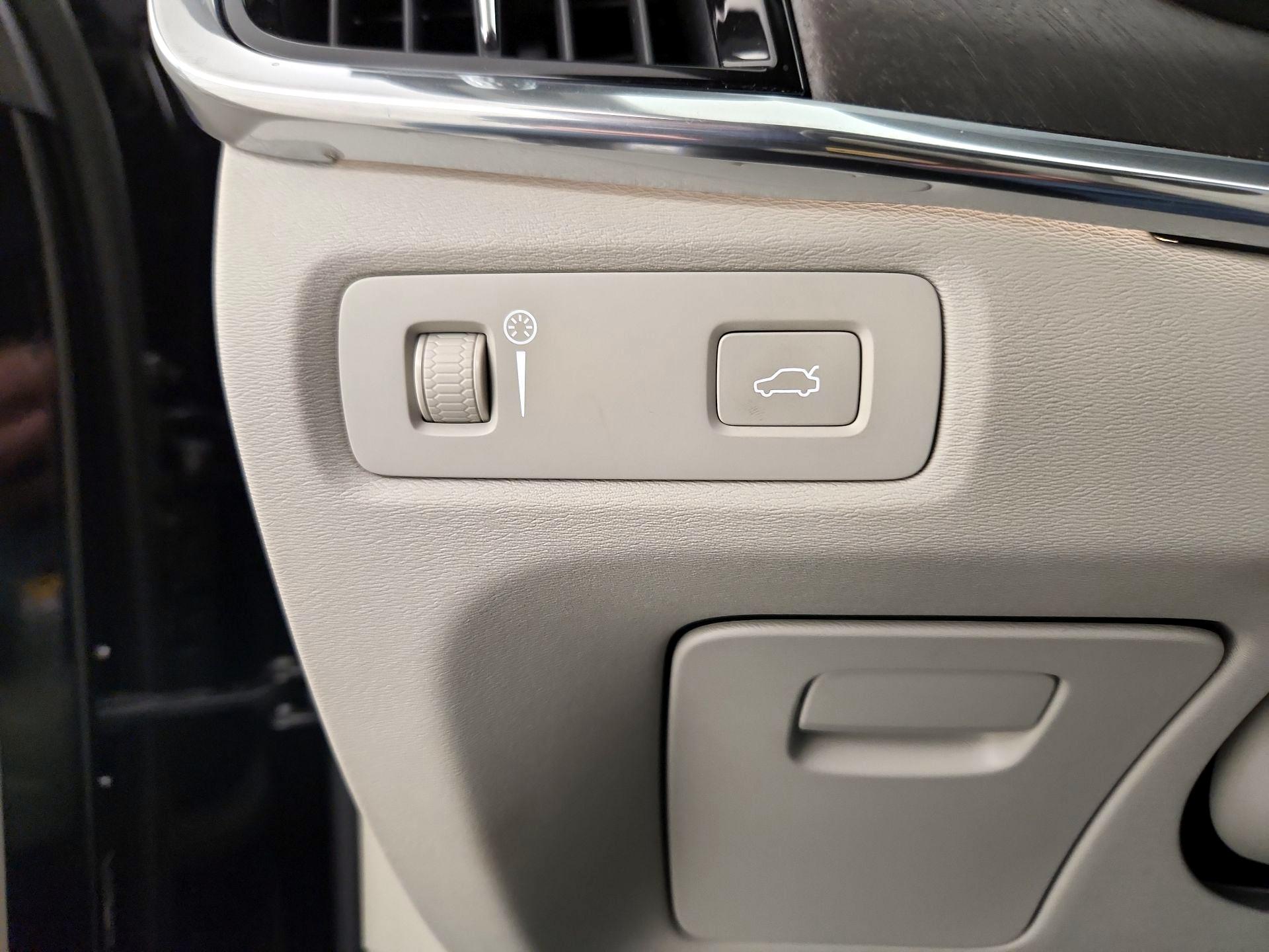 Thumbnail: 2018 Volvo V90 - 13