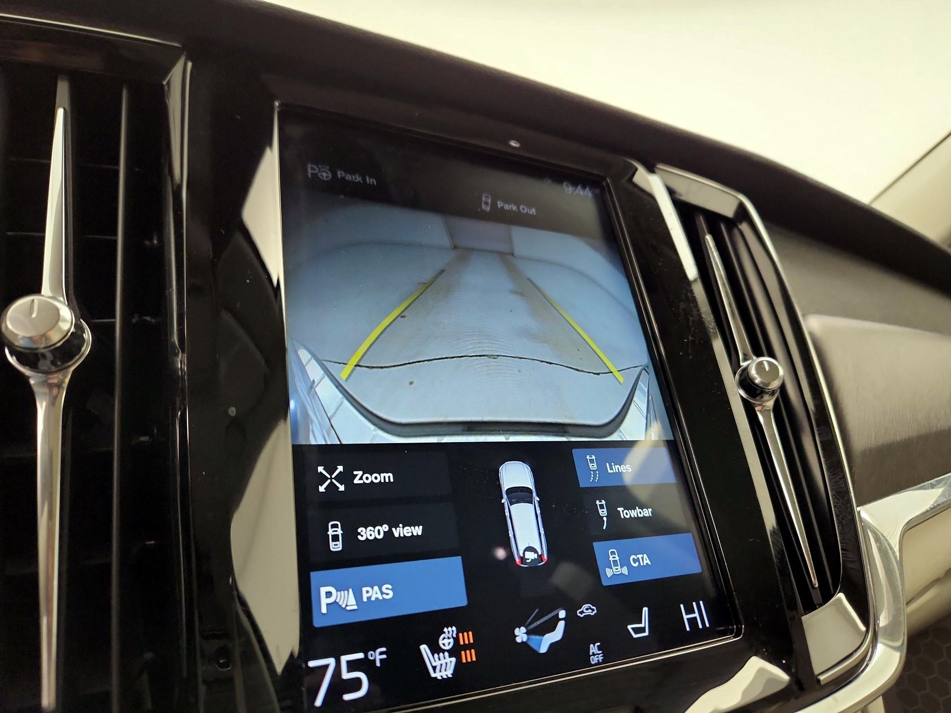 Thumbnail: 2018 Volvo V90 - 14