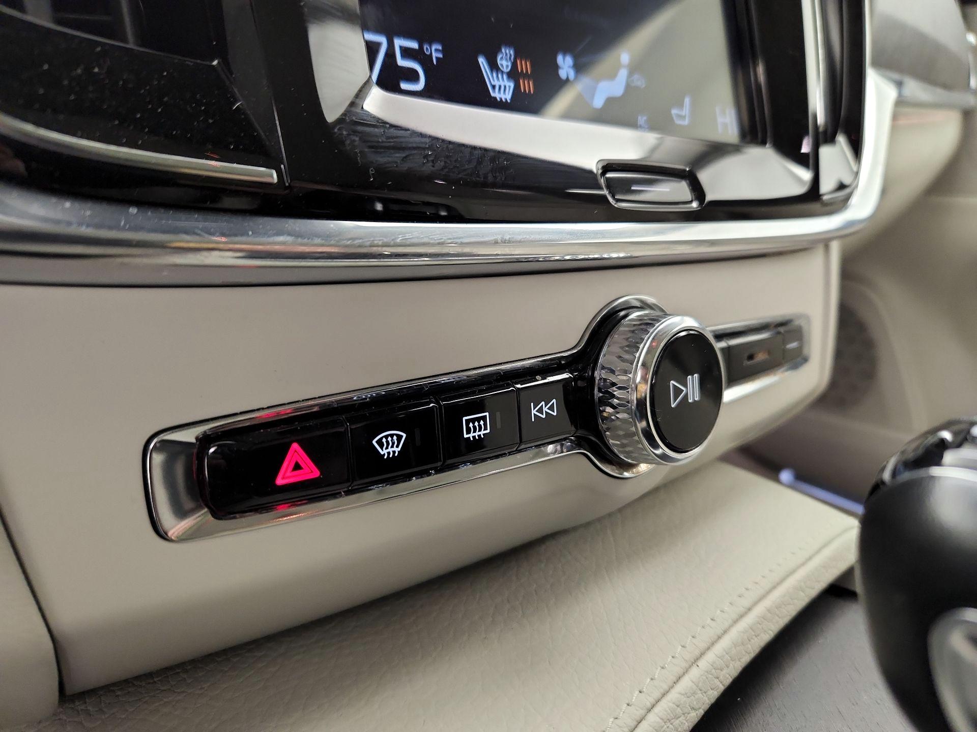 Thumbnail: 2018 Volvo V90 - 16