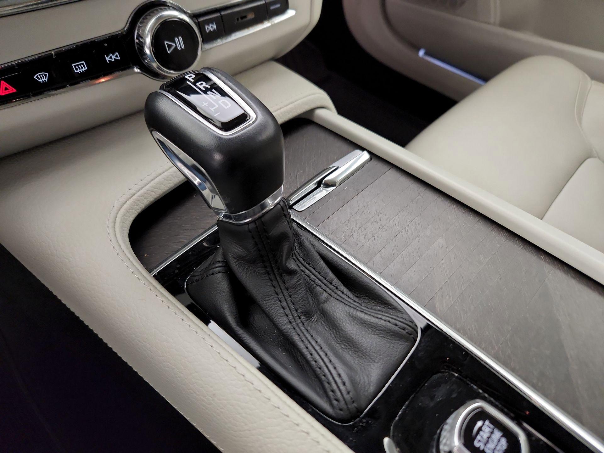 Thumbnail: 2018 Volvo V90 - 17