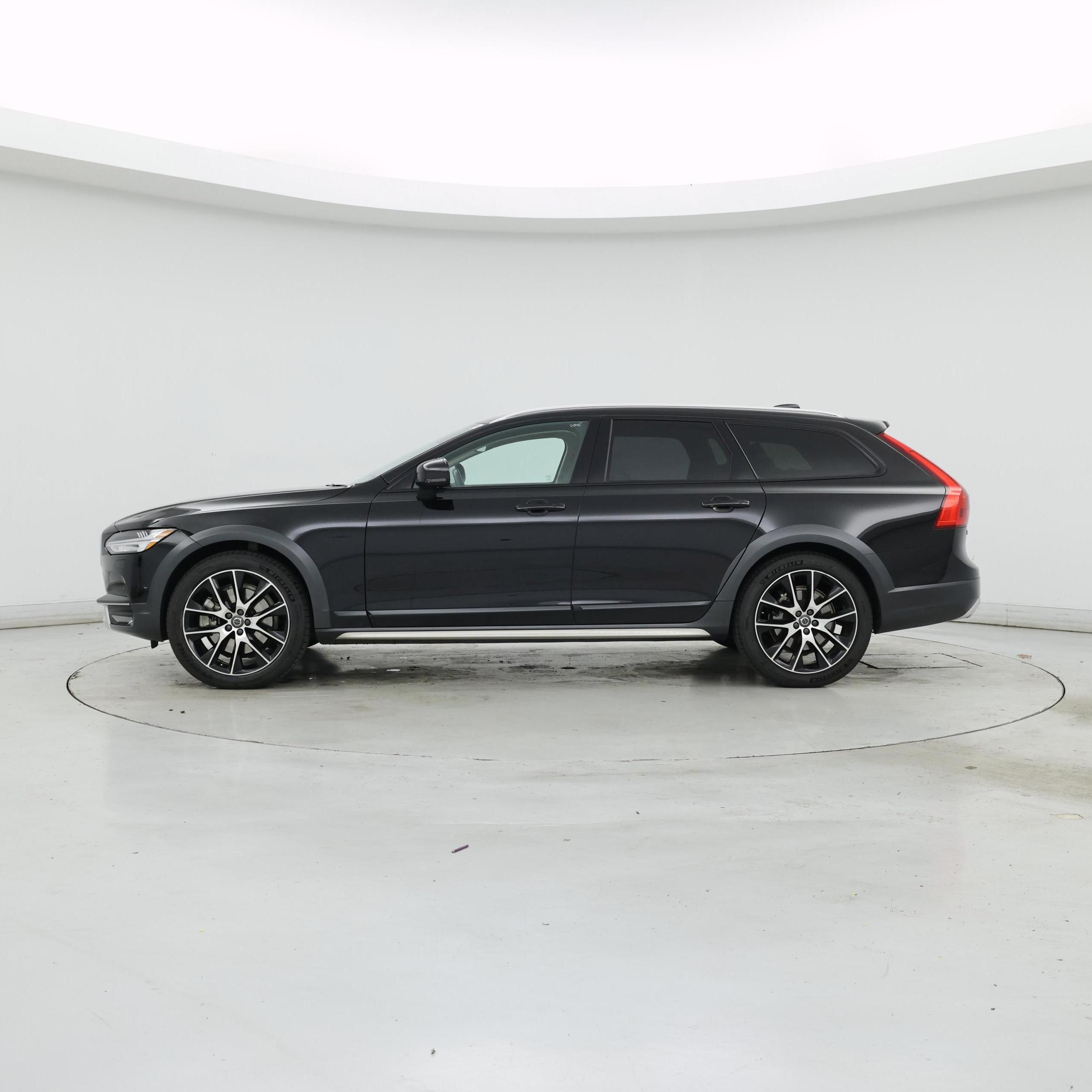 Thumbnail: 2018 Volvo V90 - 3