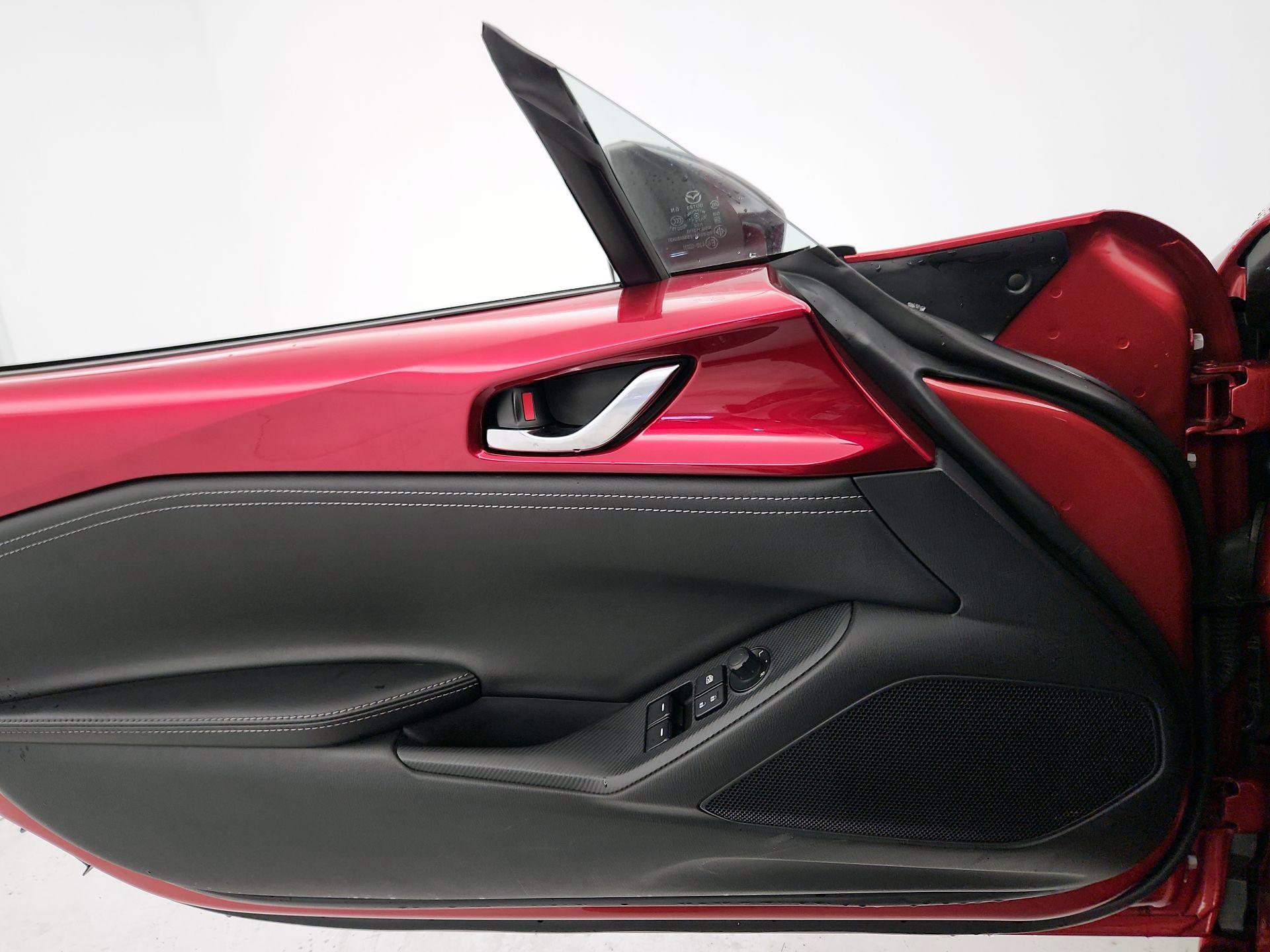 Thumbnail: 2021 Mazda MX-5 Miata - 12