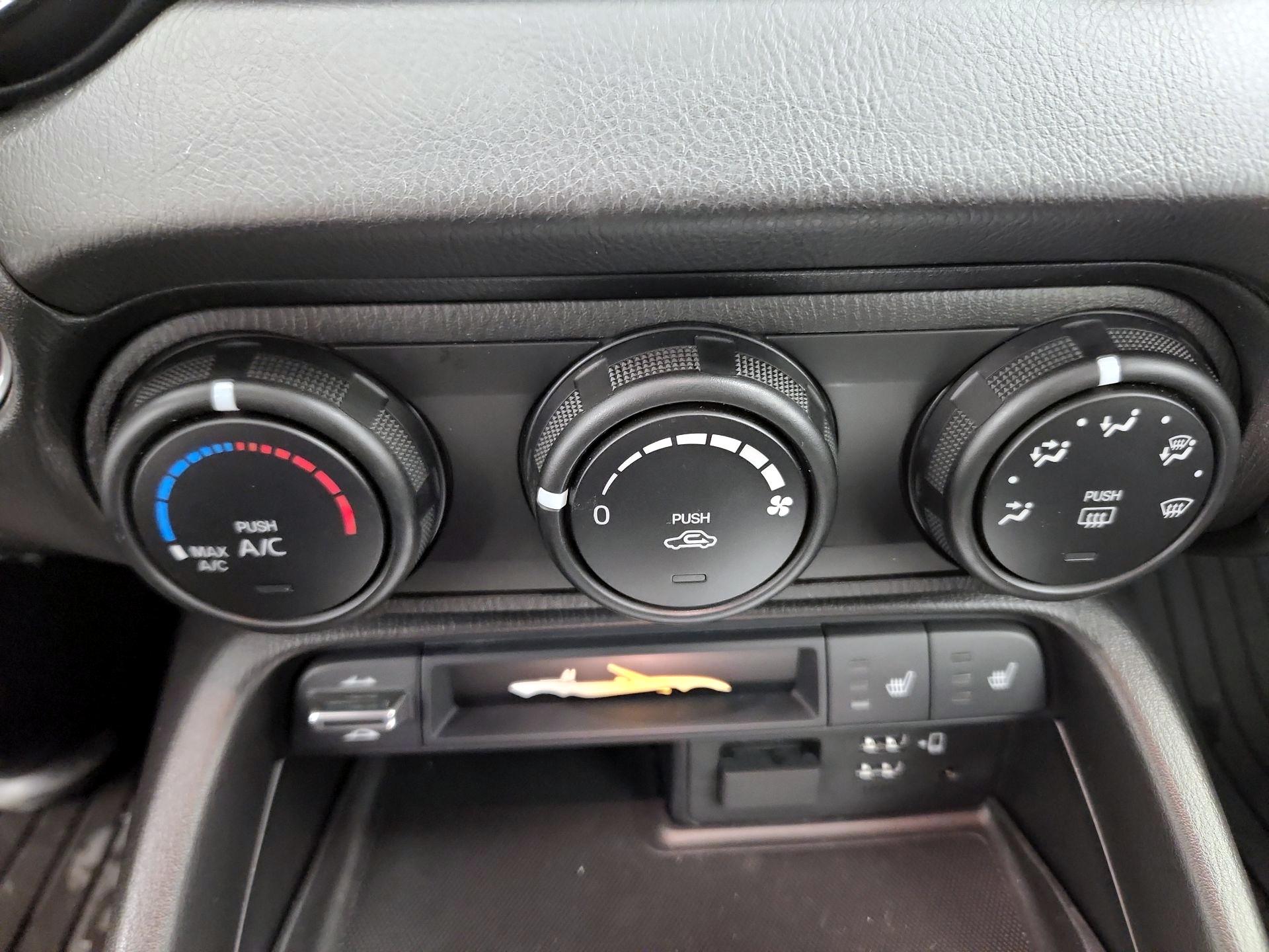 Thumbnail: 2021 Mazda MX-5 Miata - 16