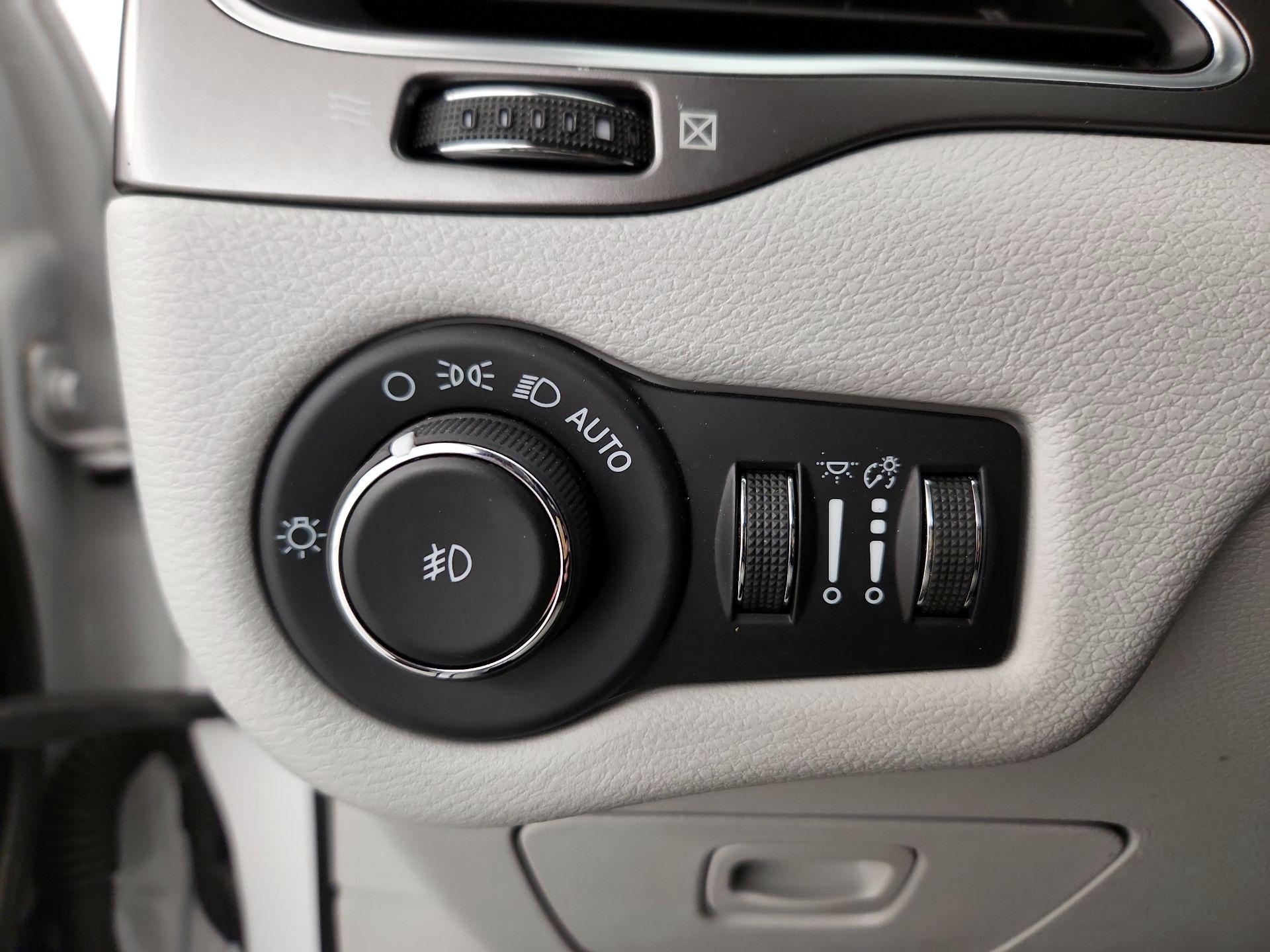 Thumbnail: 2020 Jeep Cherokee - 13