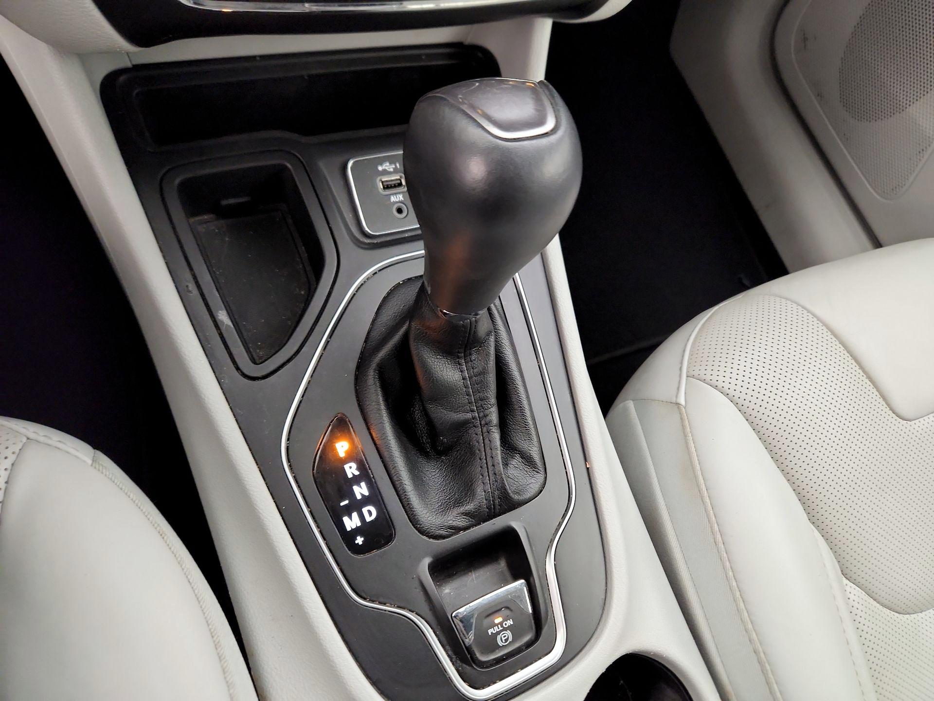 Thumbnail: 2020 Jeep Cherokee - 17