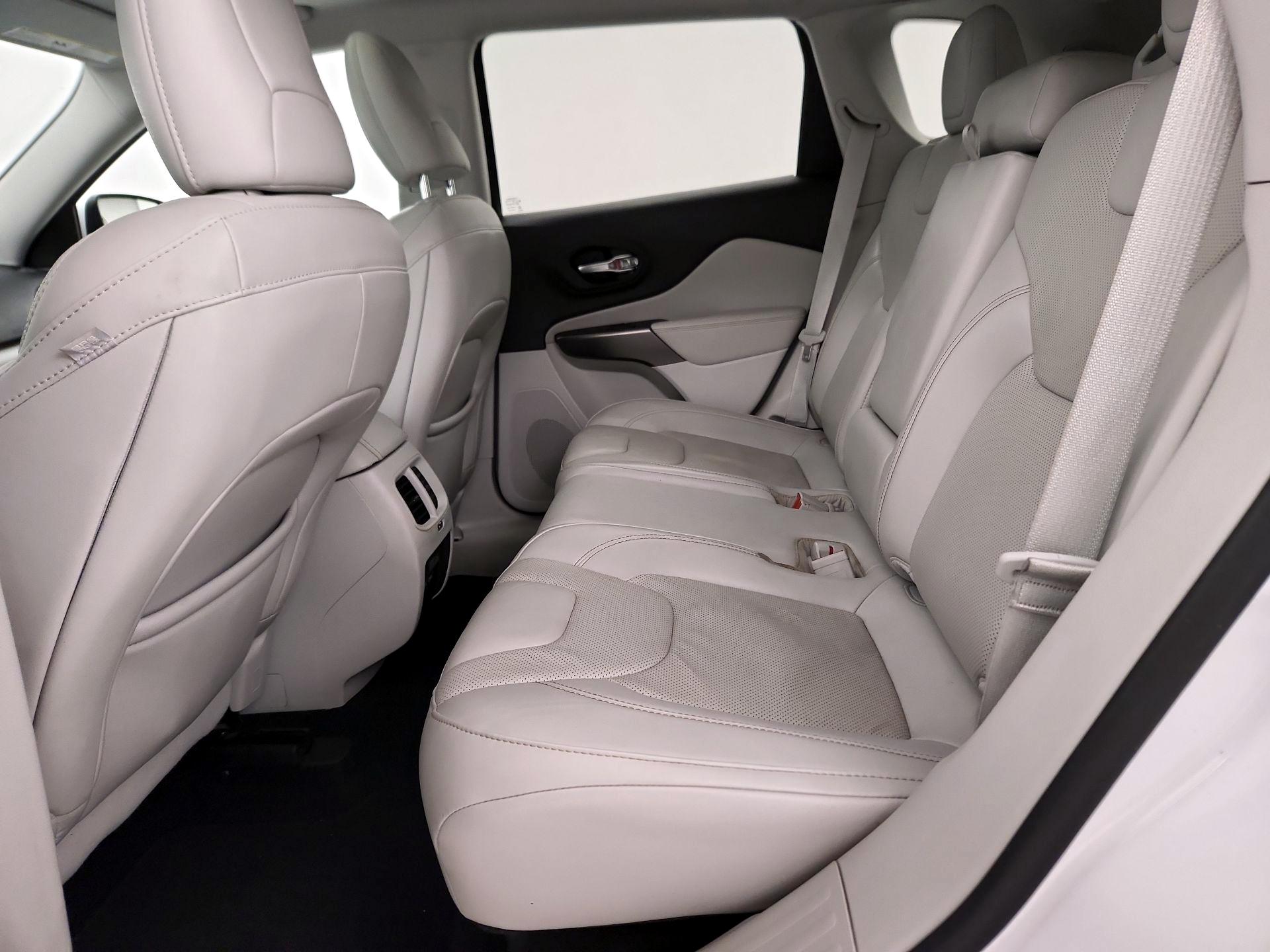 Thumbnail: 2020 Jeep Cherokee - 20