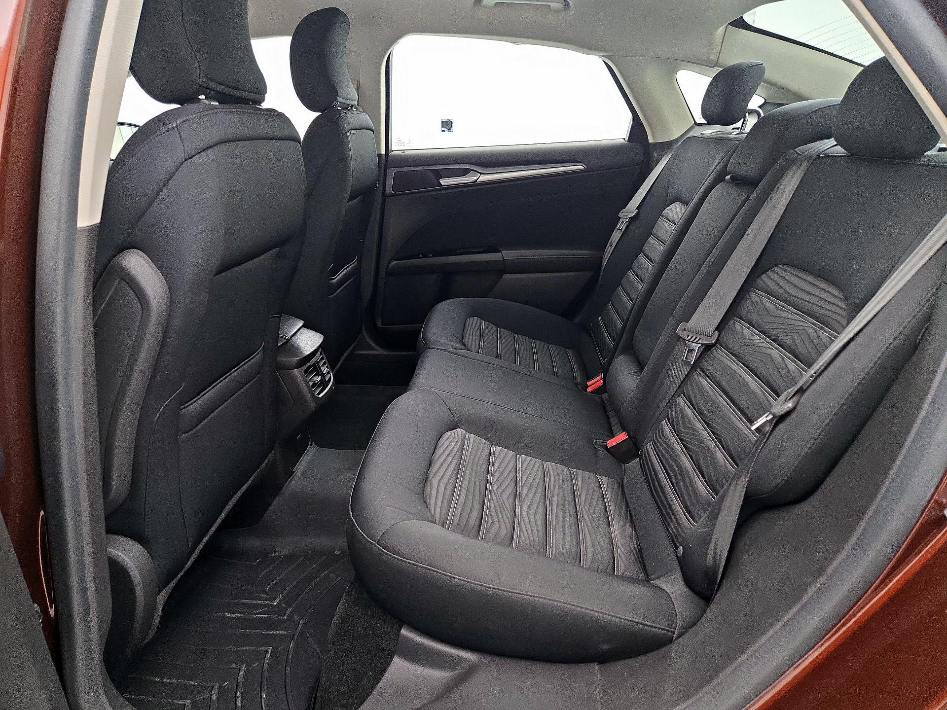 Thumbnail: 2016 Ford Fusion - 19