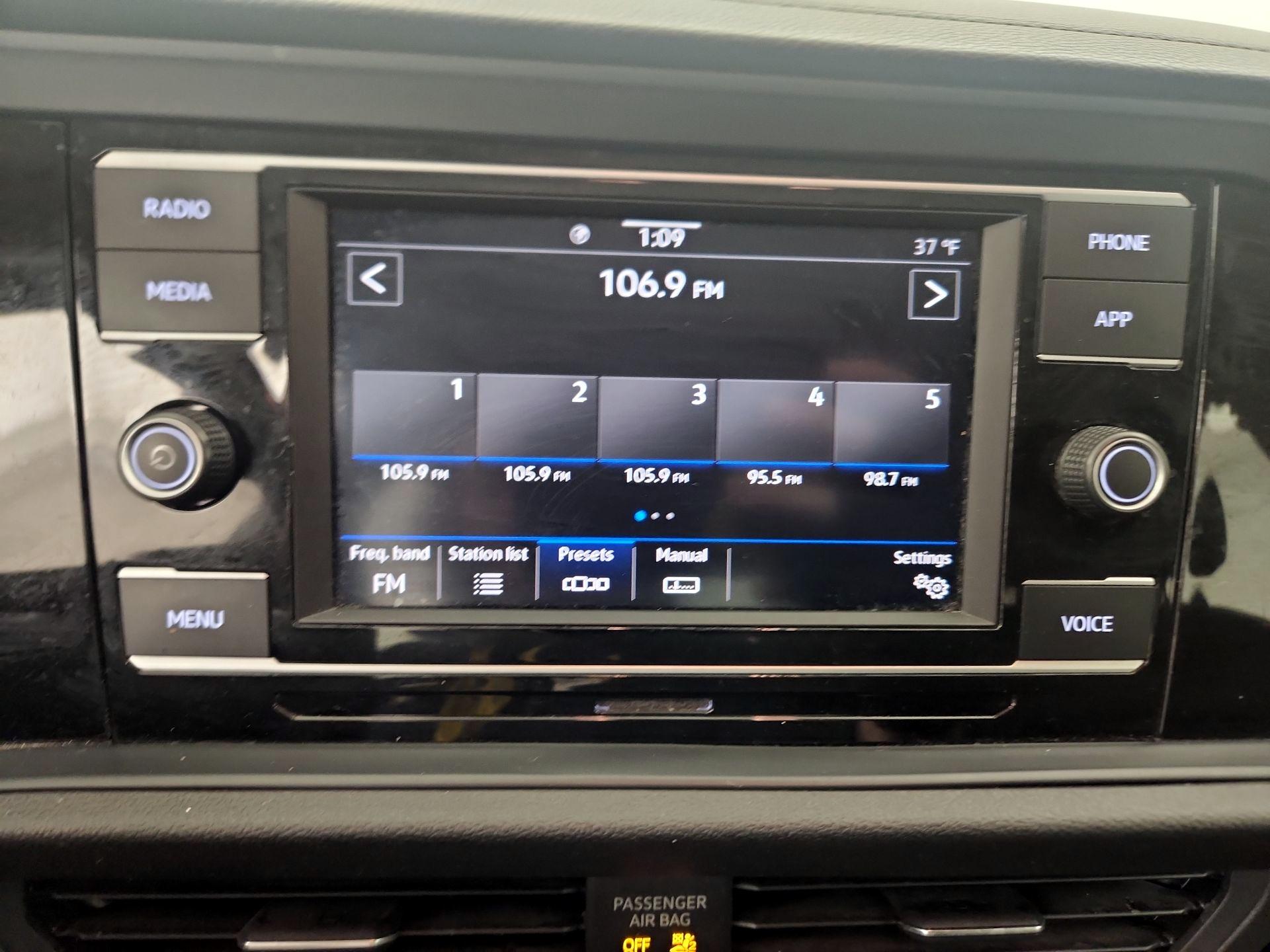 Thumbnail: 2021 Volkswagen Jetta - 15