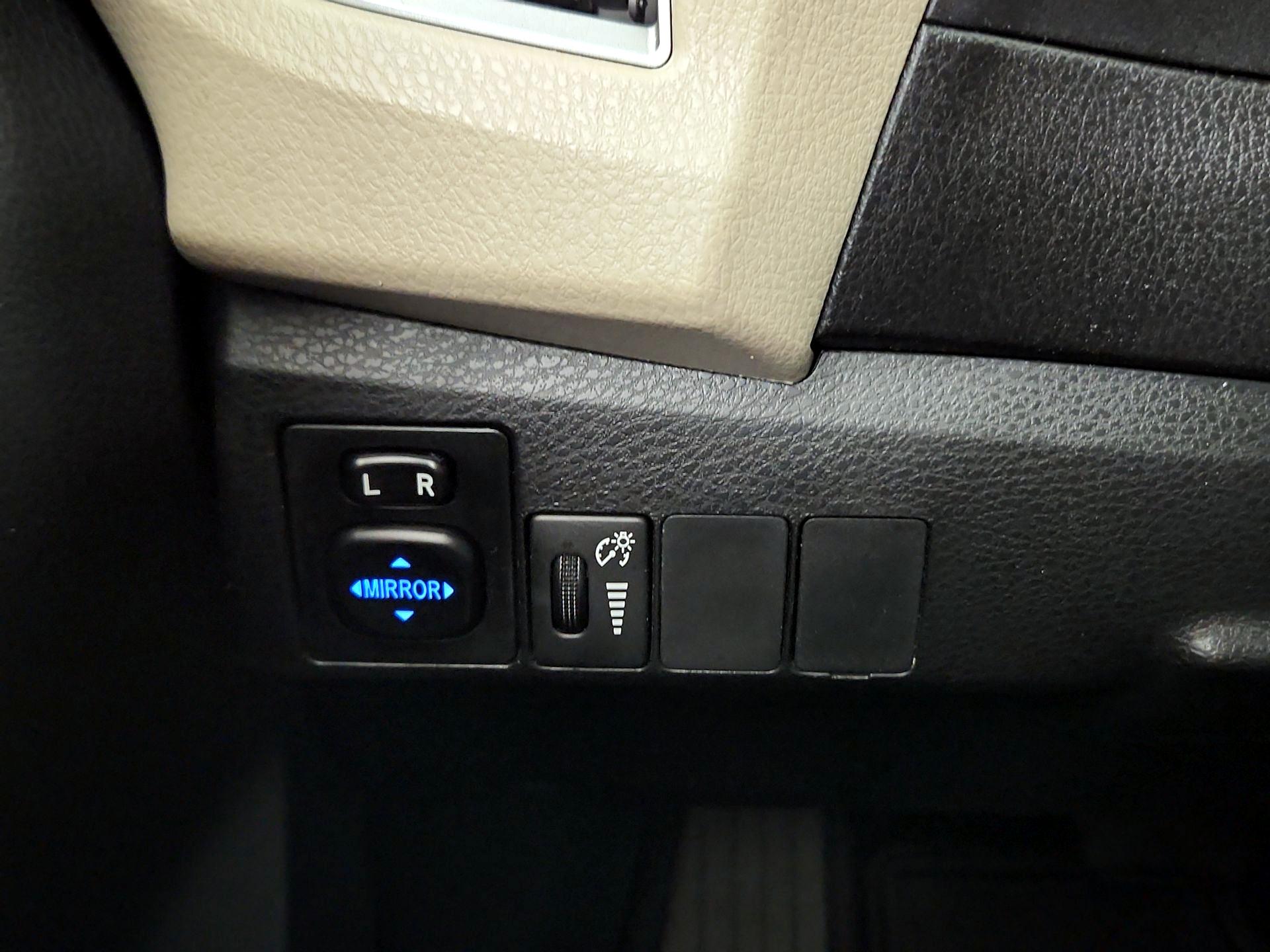 Thumbnail: 2015 Toyota Corolla - 13