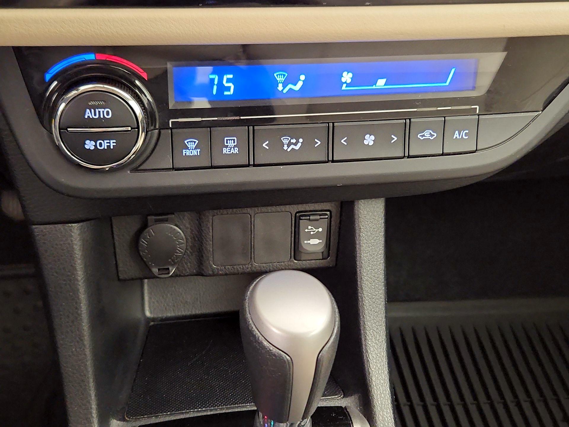 Thumbnail: 2015 Toyota Corolla - 16