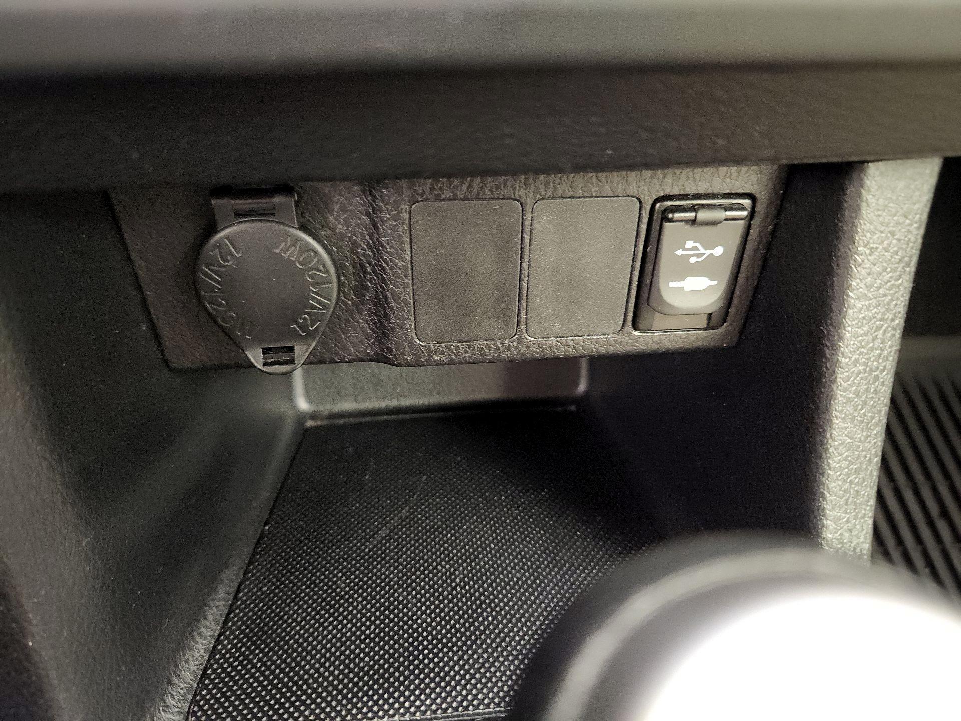 Thumbnail: 2015 Toyota Corolla - 18