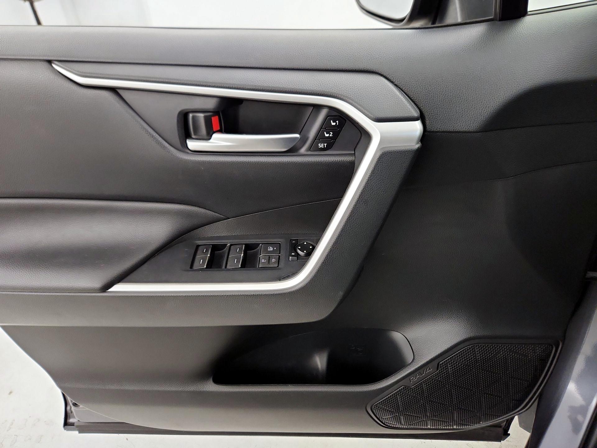 Thumbnail: 2020 Toyota RAV4 - 12