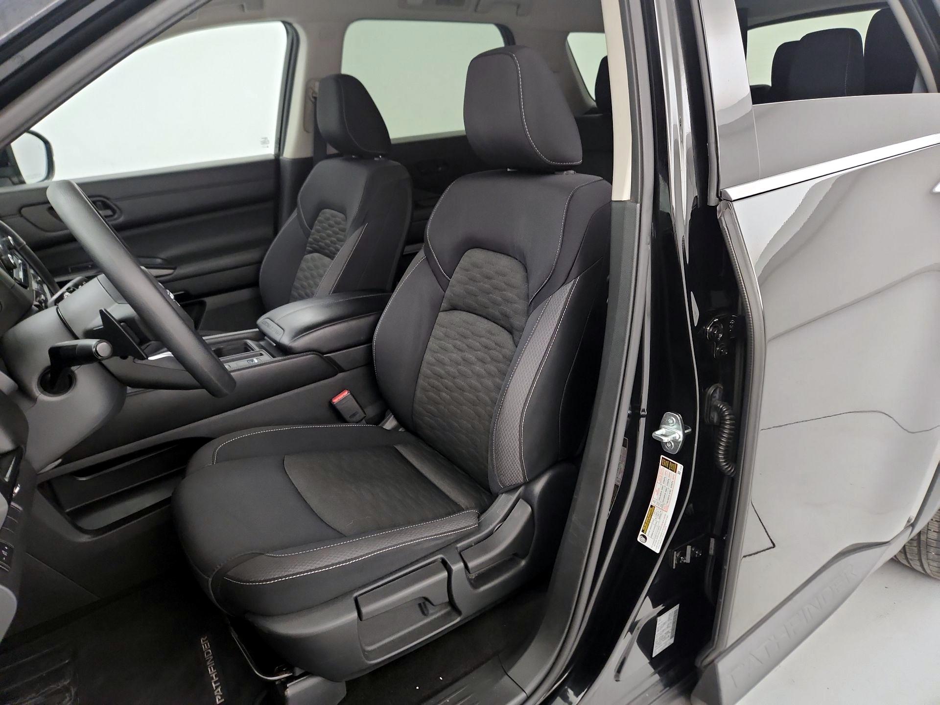 Thumbnail: 2023 Nissan Pathfinder - 11