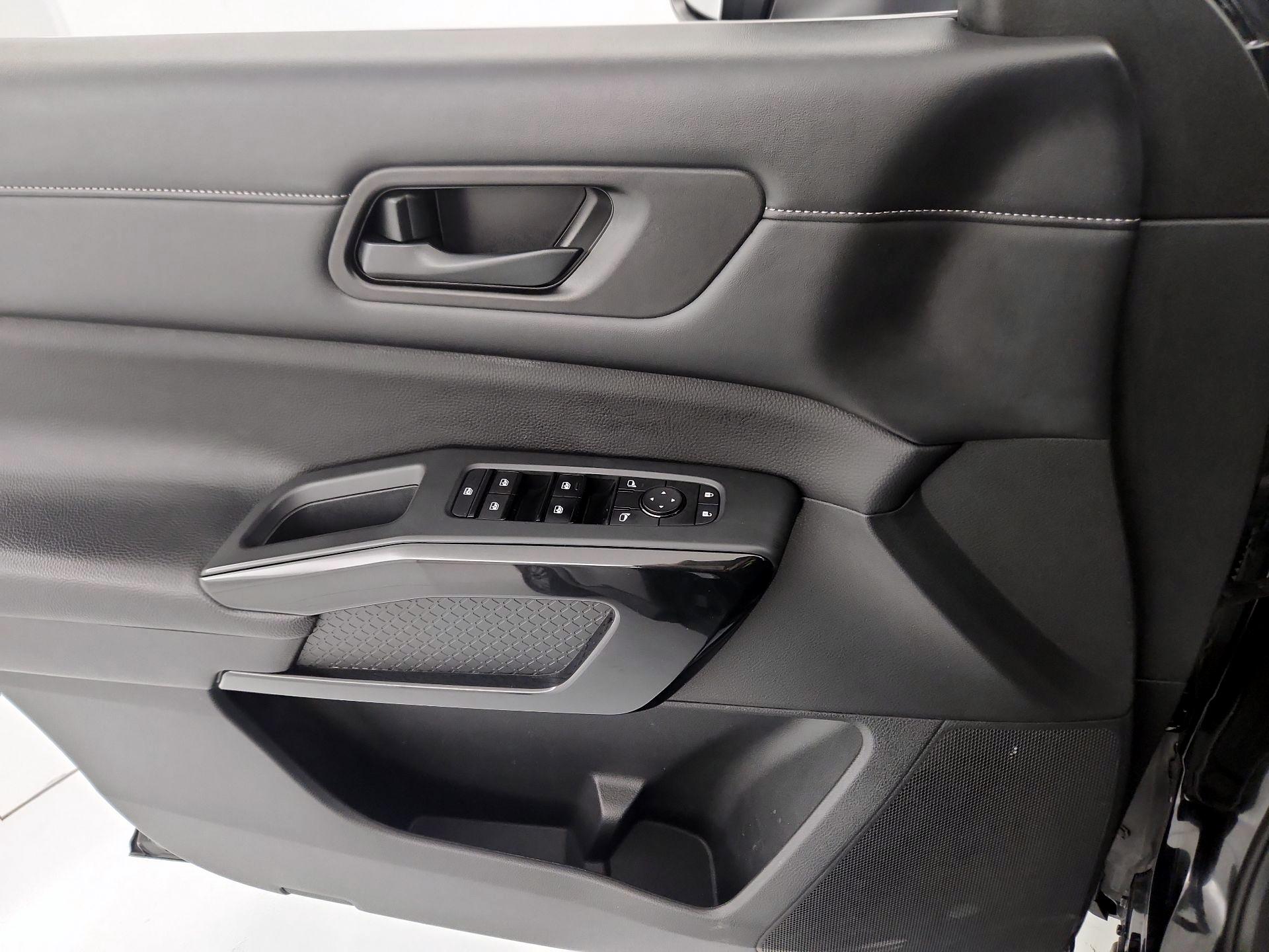 Thumbnail: 2023 Nissan Pathfinder - 12