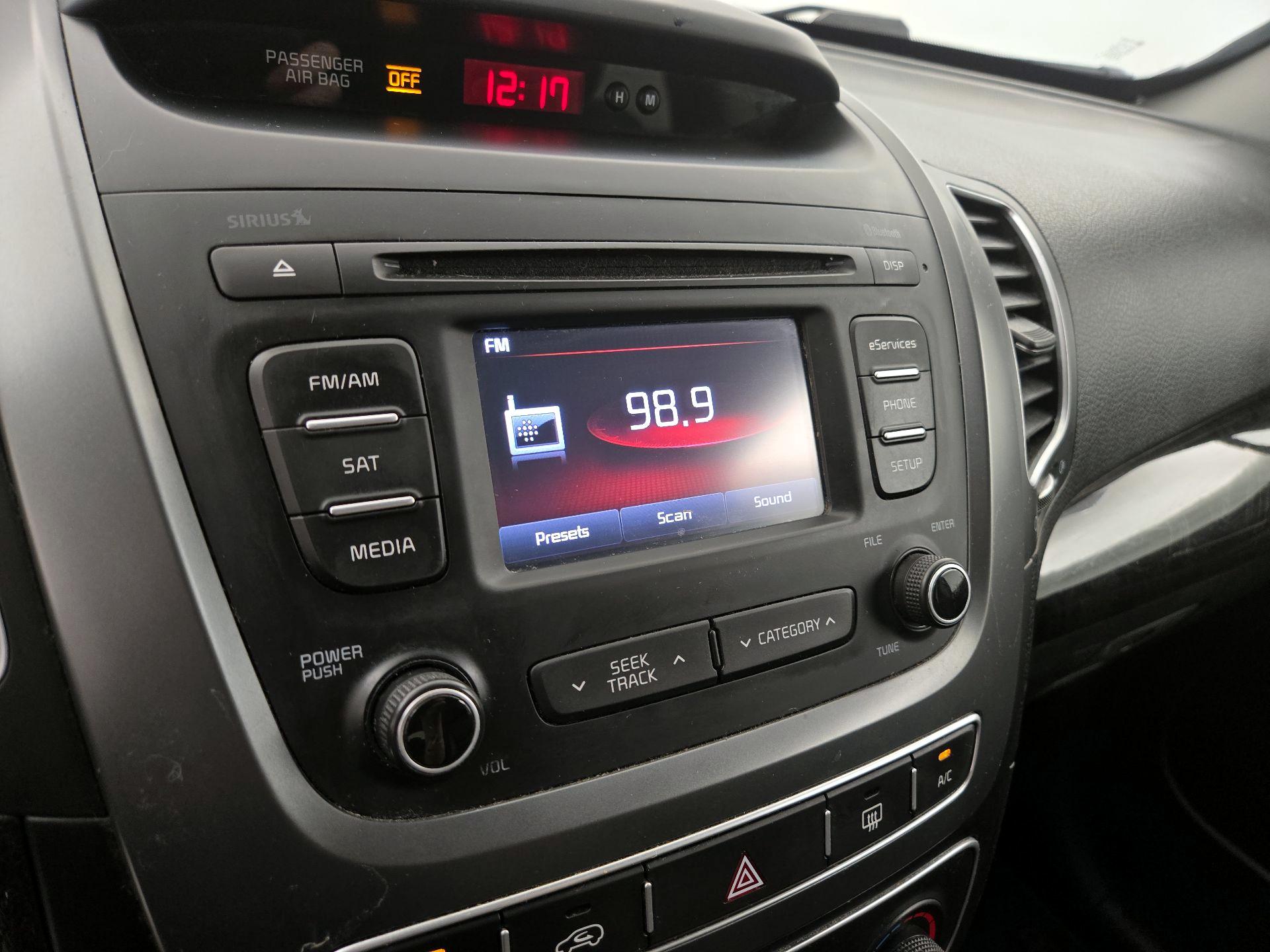 Thumbnail: 2015 Kia Sorento - 15
