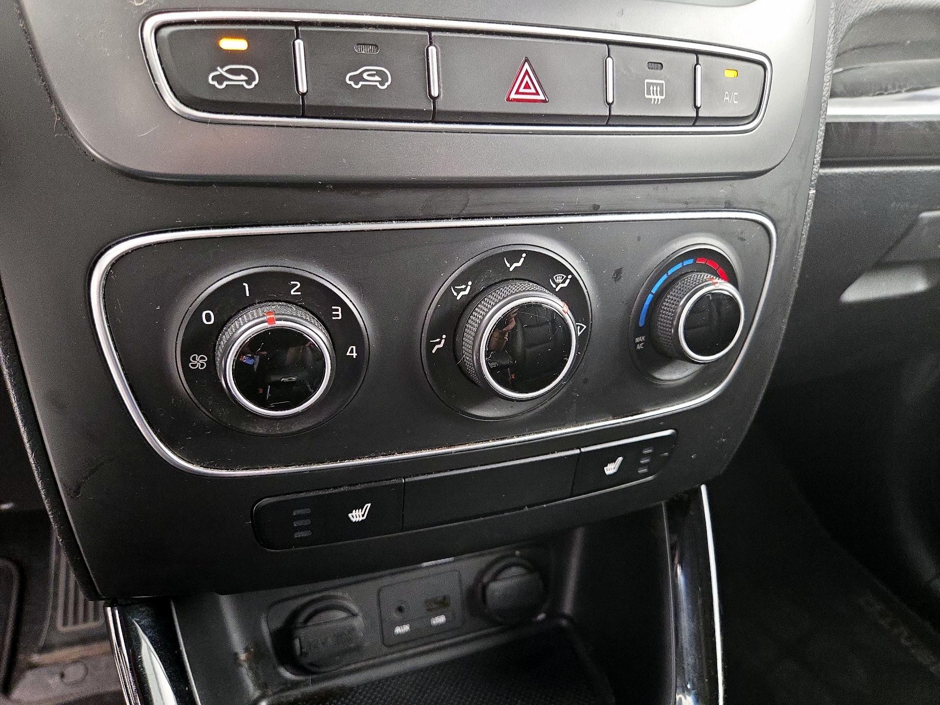 Thumbnail: 2015 Kia Sorento - 16