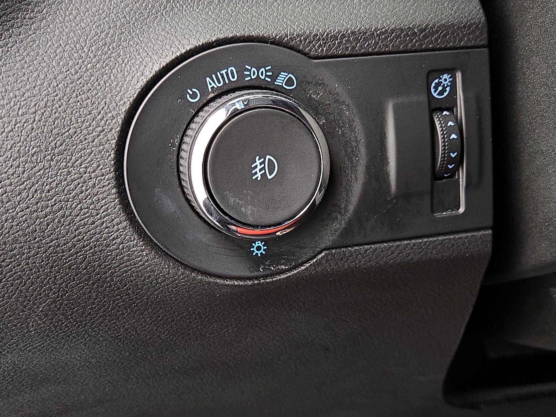 Thumbnail: 2015 Chevrolet Camaro - 13