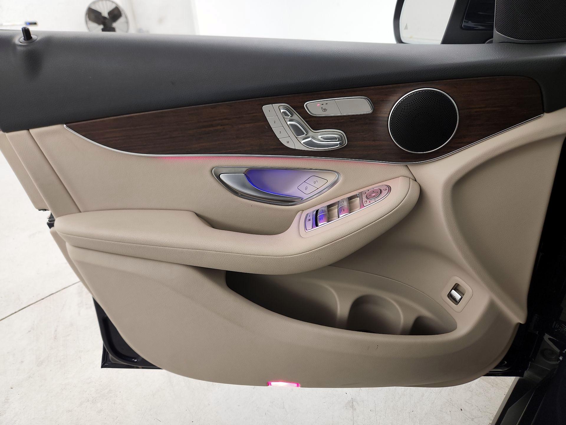 Thumbnail: 2022 Mercedes-Benz GLC - 12