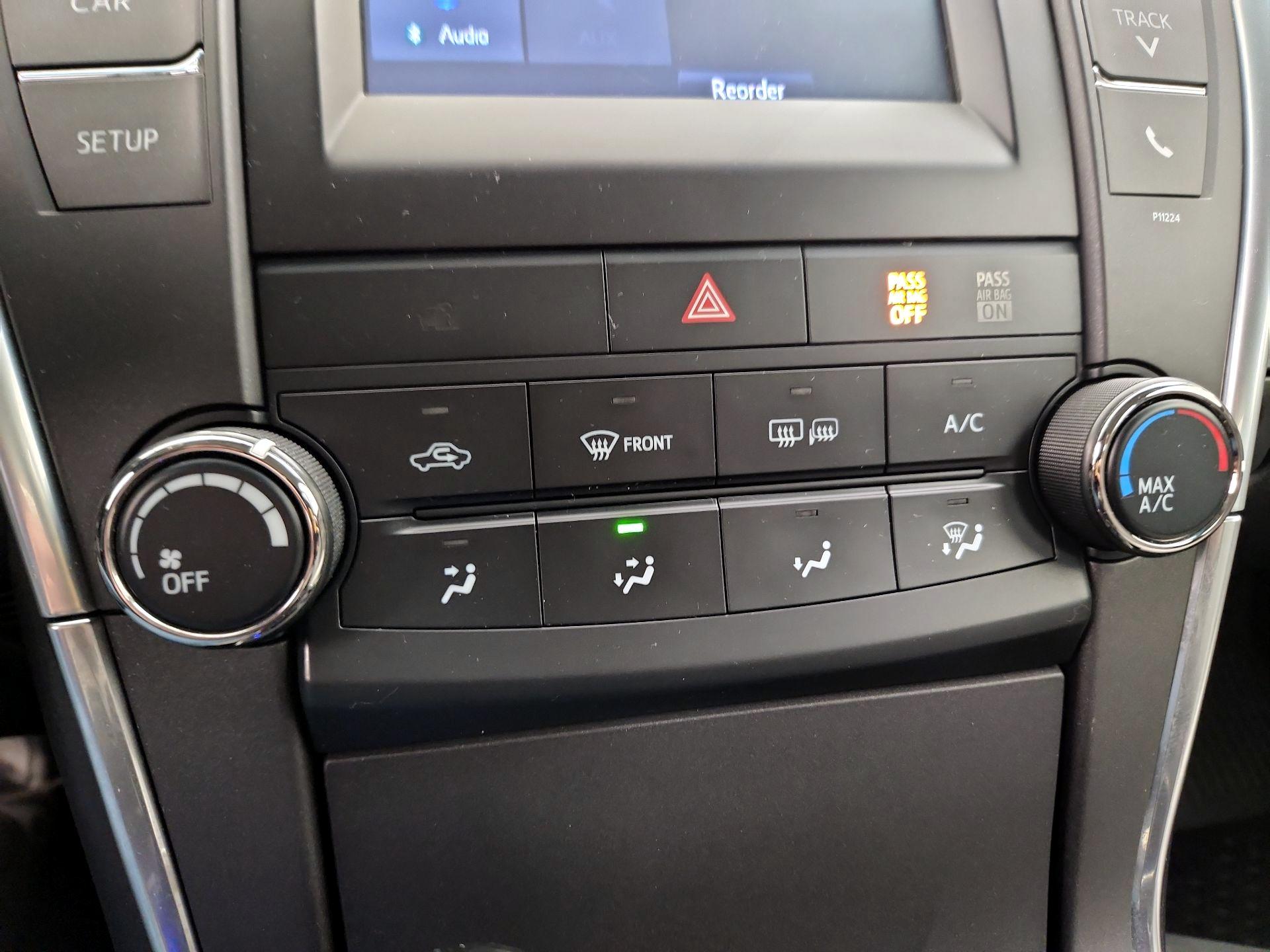 Thumbnail: 2016 Toyota Camry - 16