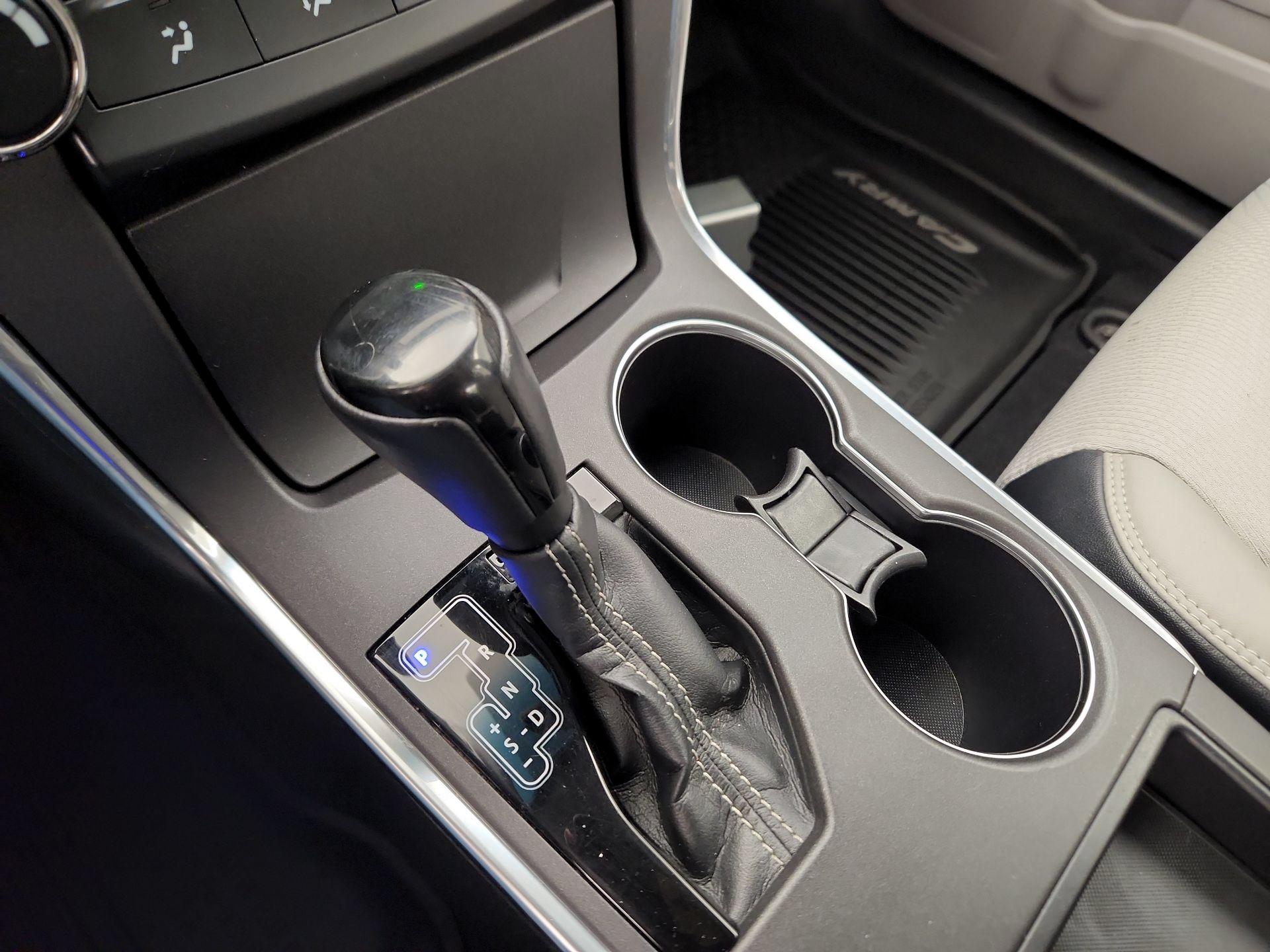 Thumbnail: 2016 Toyota Camry - 17