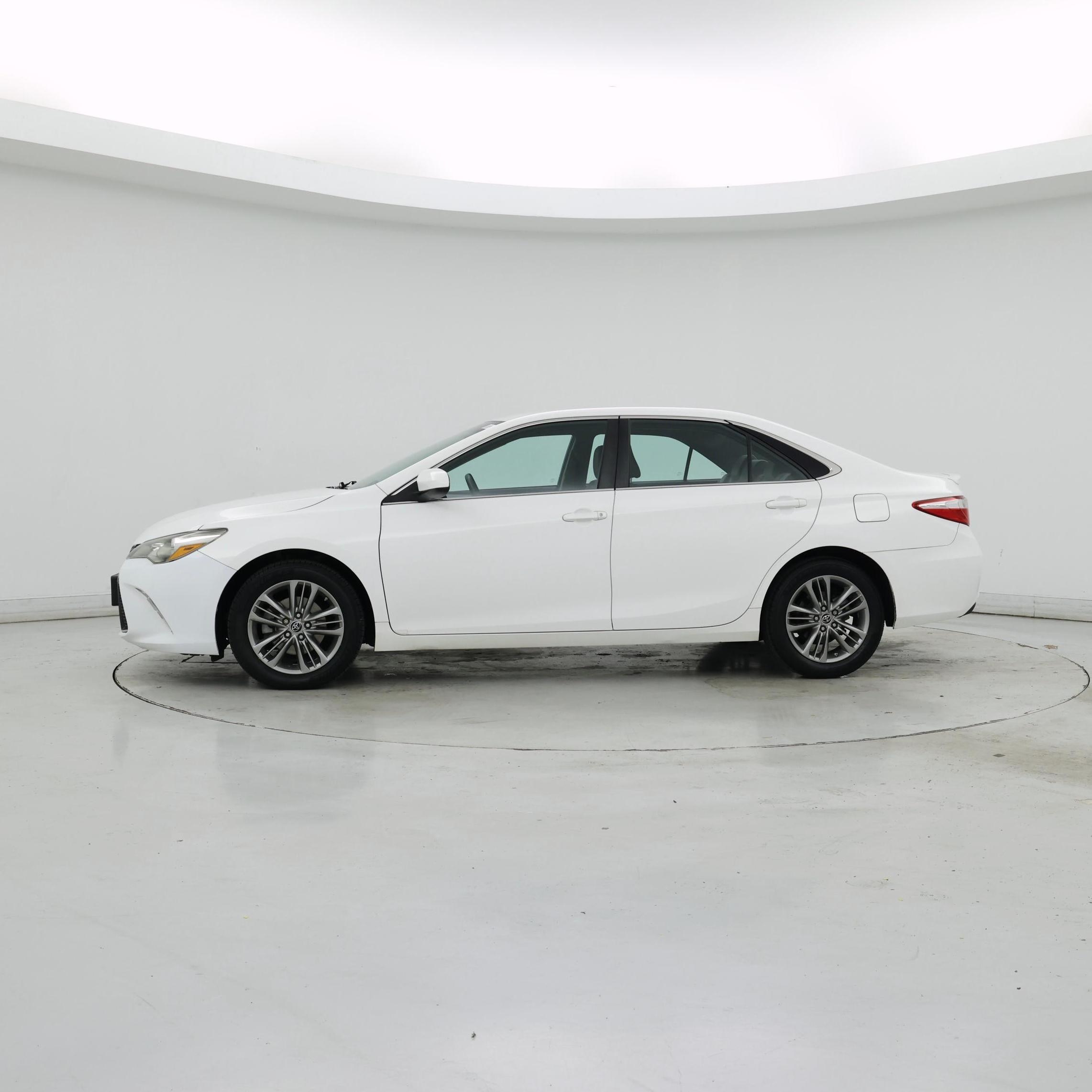 Thumbnail: 2016 Toyota Camry - 3