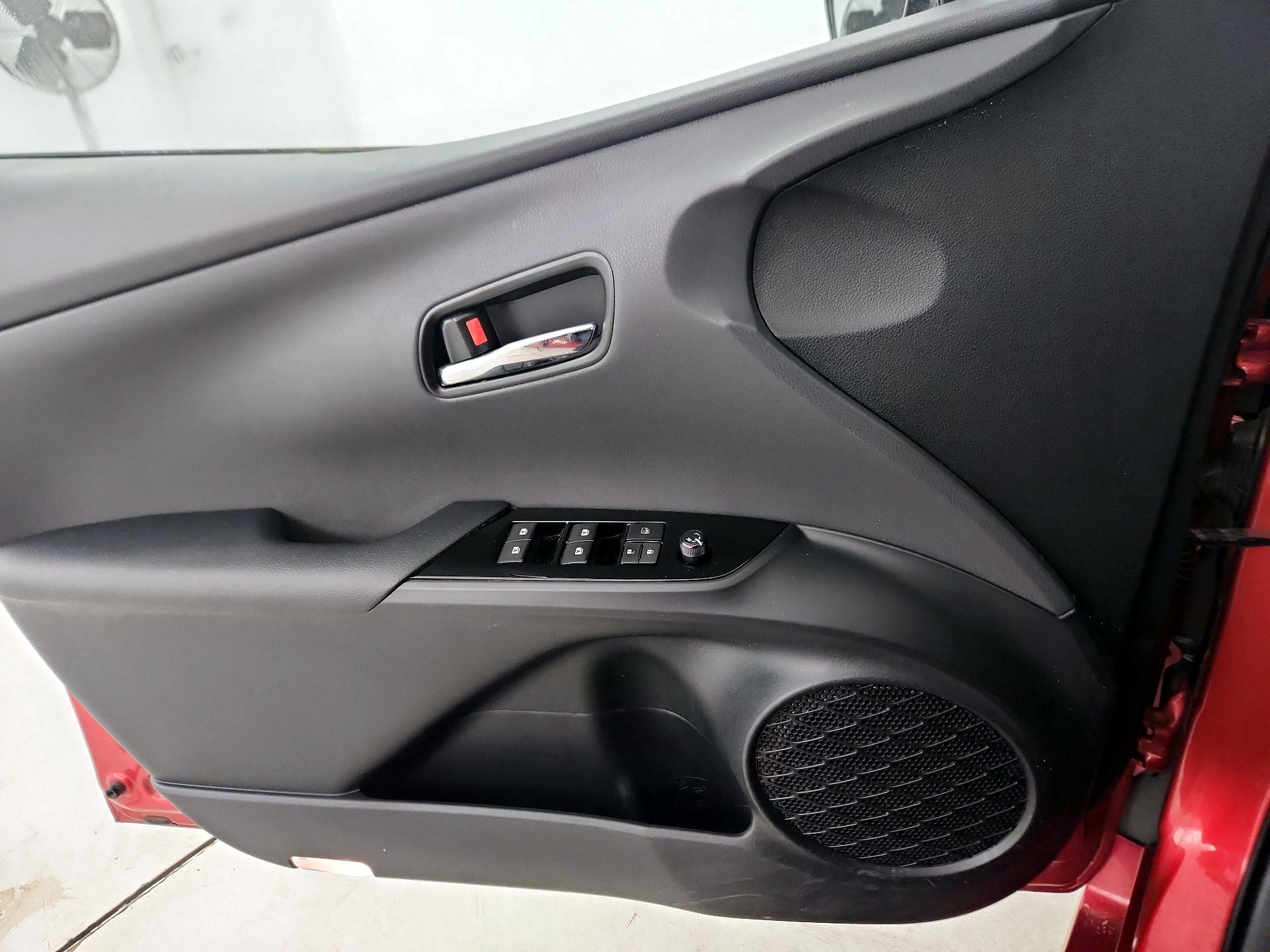 Thumbnail: 2016 Toyota Prius - 10