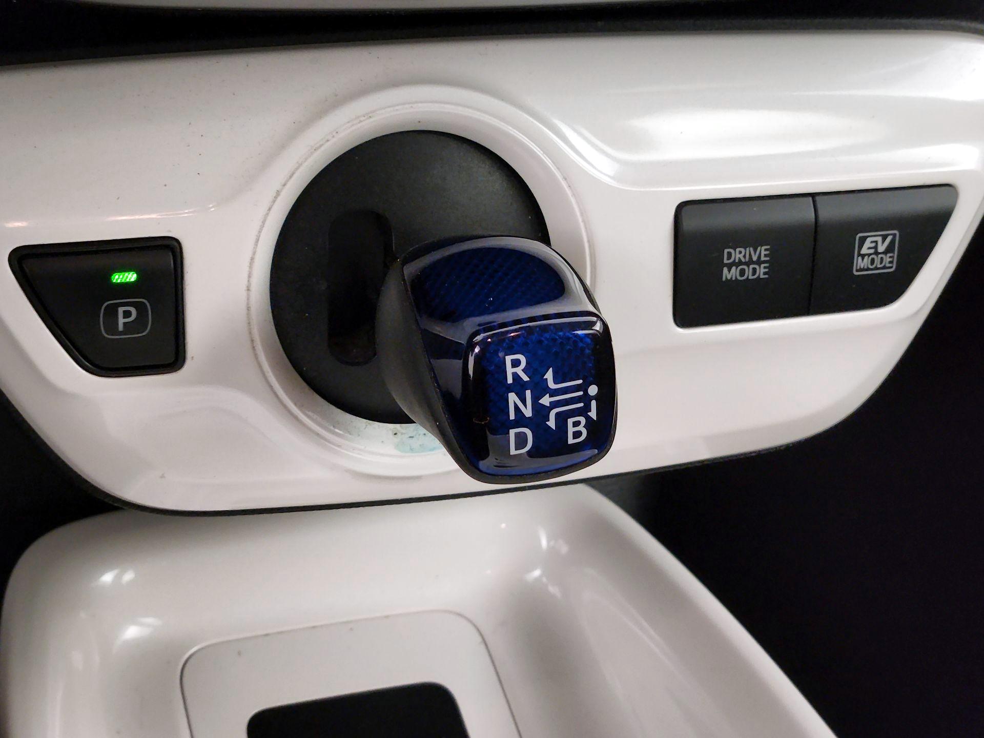 Thumbnail: 2016 Toyota Prius - 16