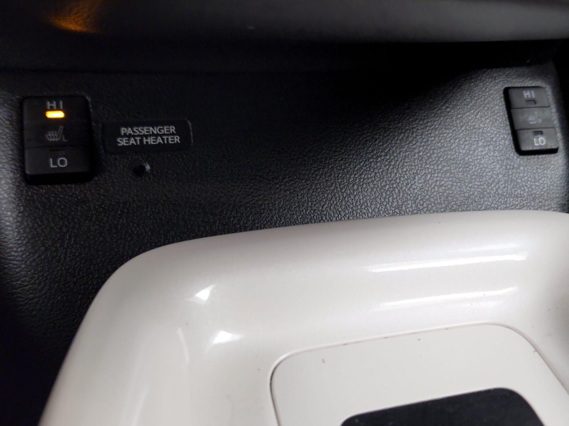 Thumbnail: 2016 Toyota Prius - 17