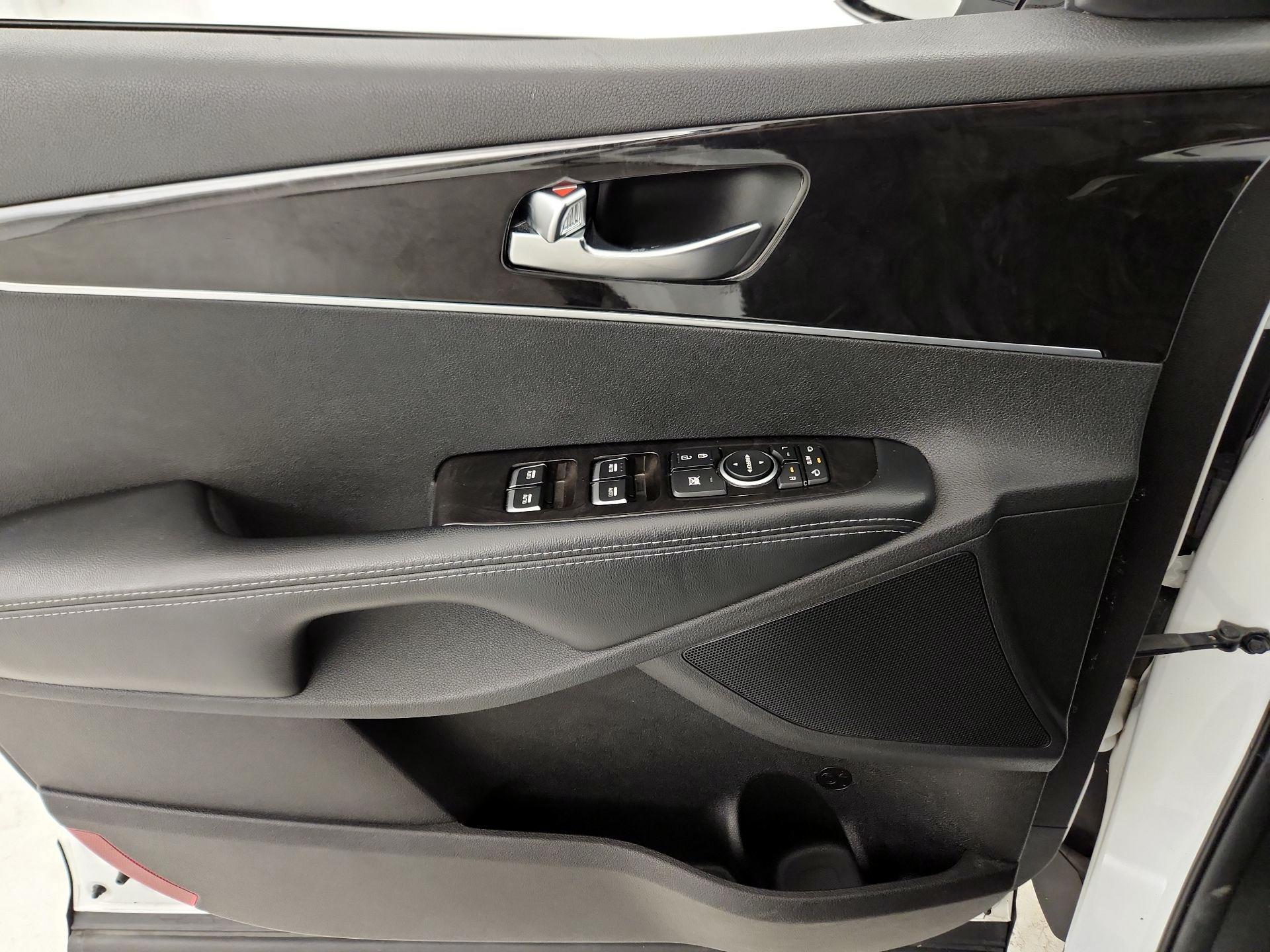 Thumbnail: 2016 Kia Sorento - 12