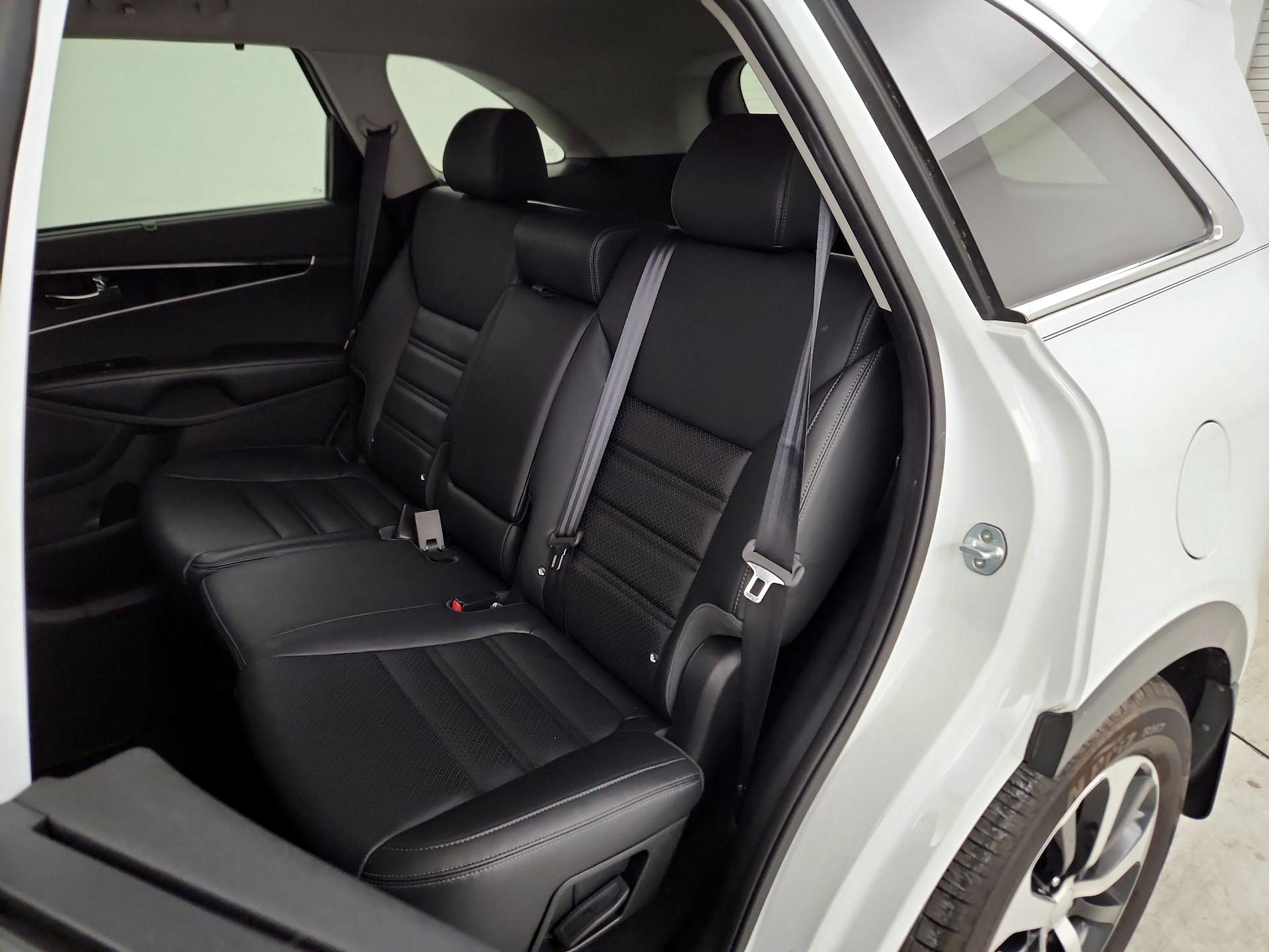 Thumbnail: 2016 Kia Sorento - 19