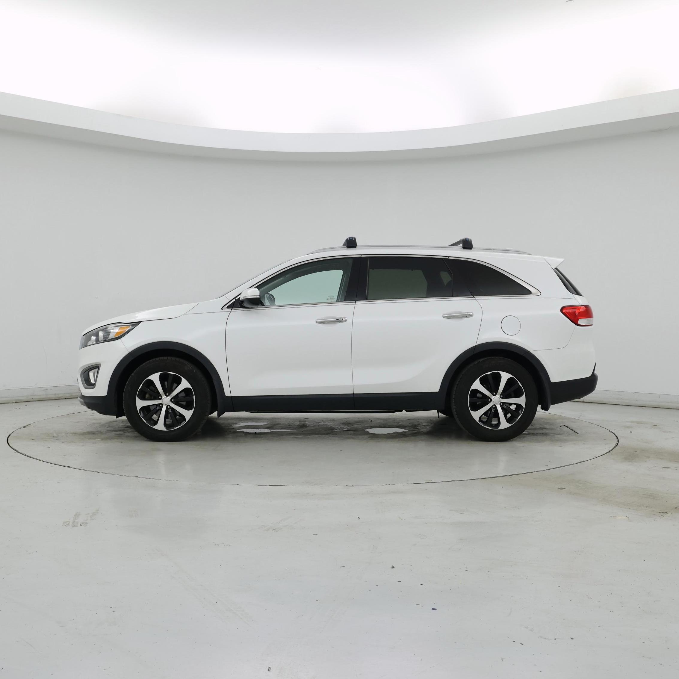 Thumbnail: 2016 Kia Sorento - 3