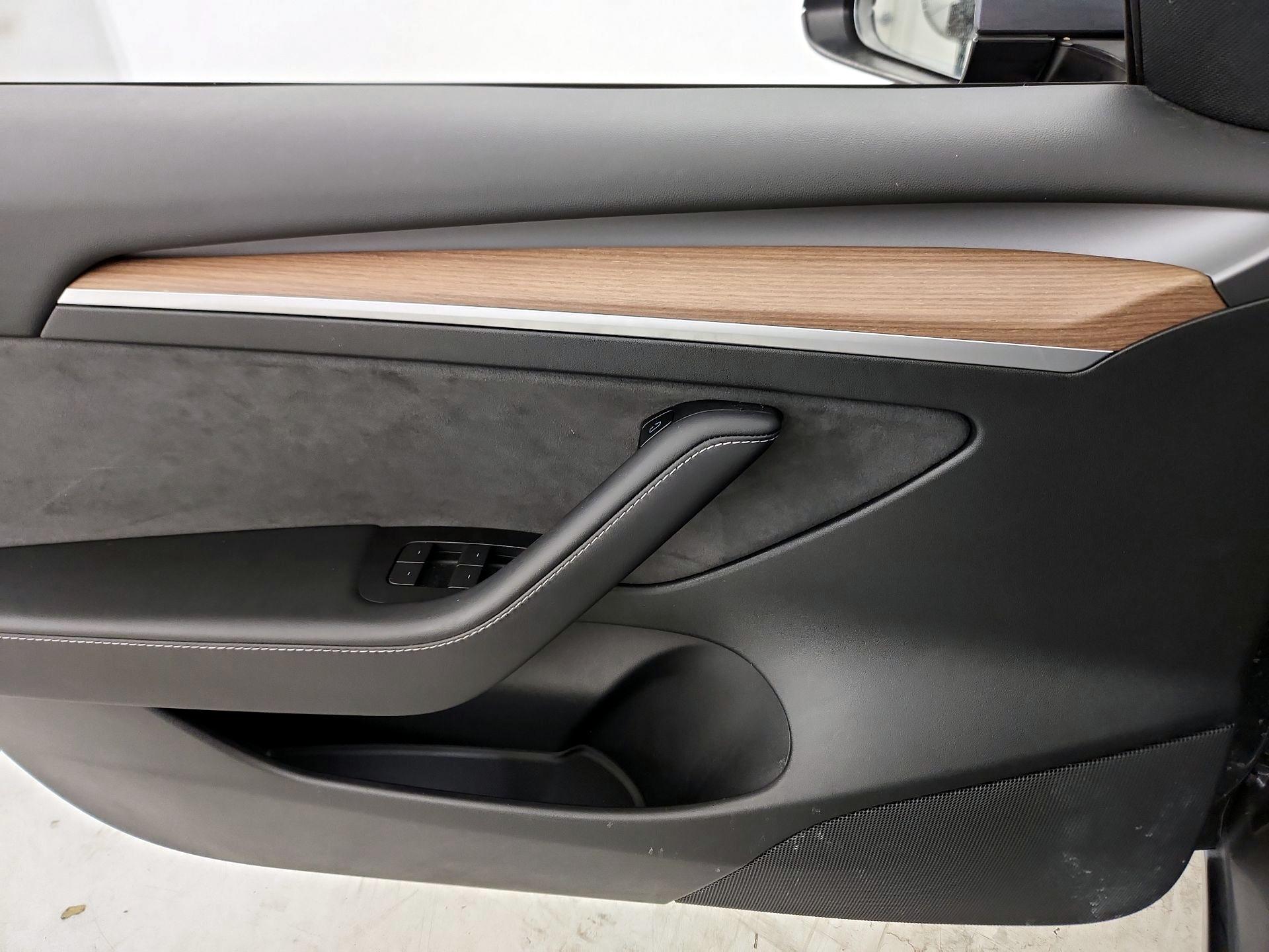 Thumbnail: 2023 Tesla Model 3 - 12