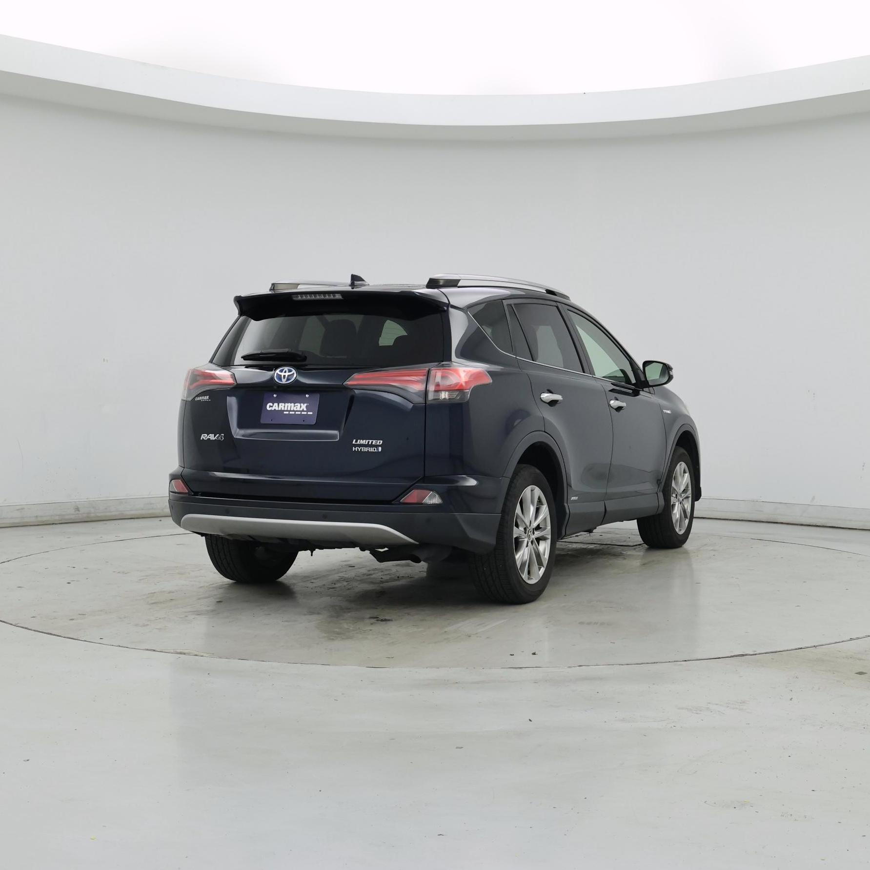 Thumbnail: 2017 Toyota RAV4 - 8