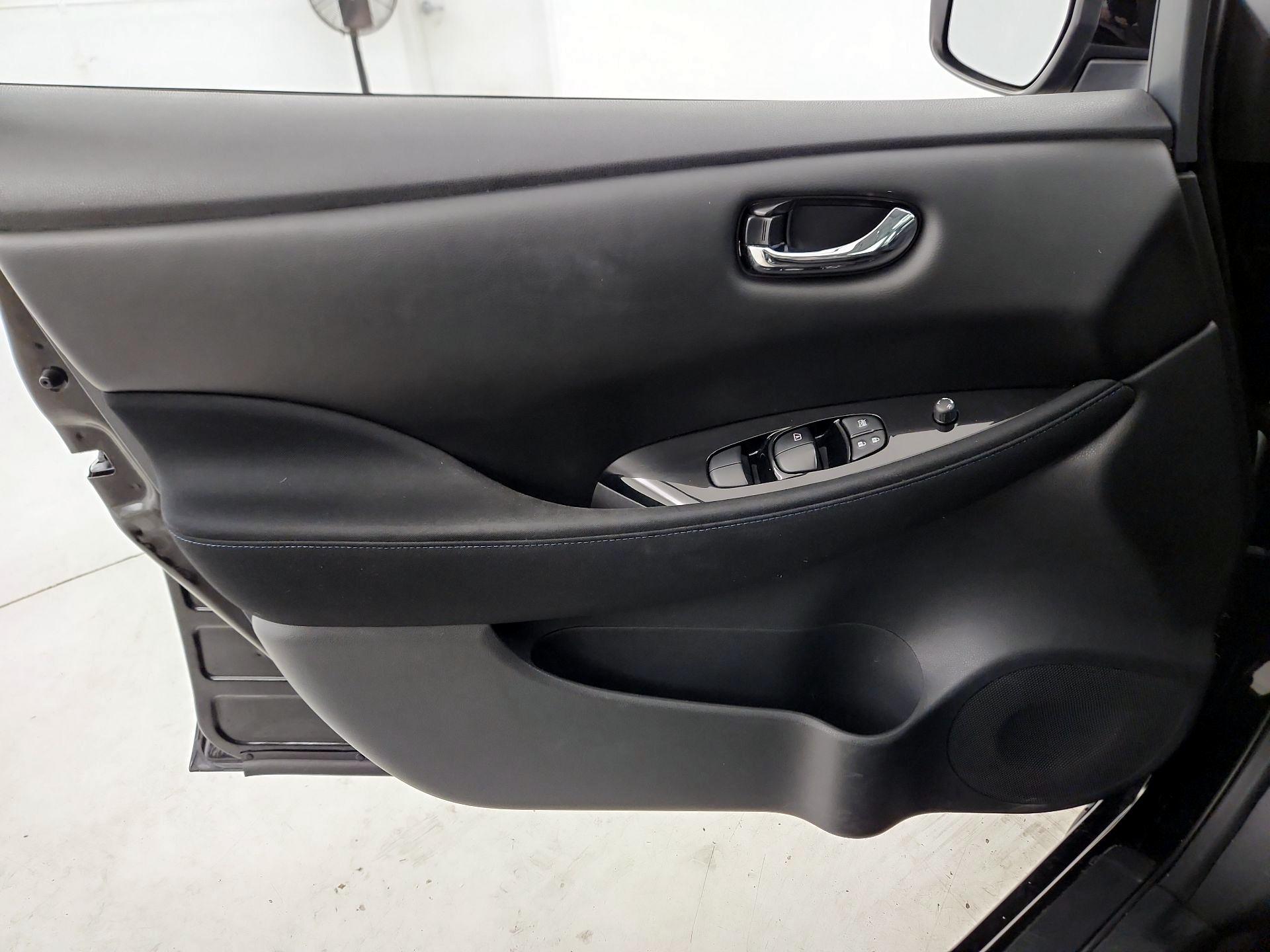 Thumbnail: 2019 Nissan Leaf - 12