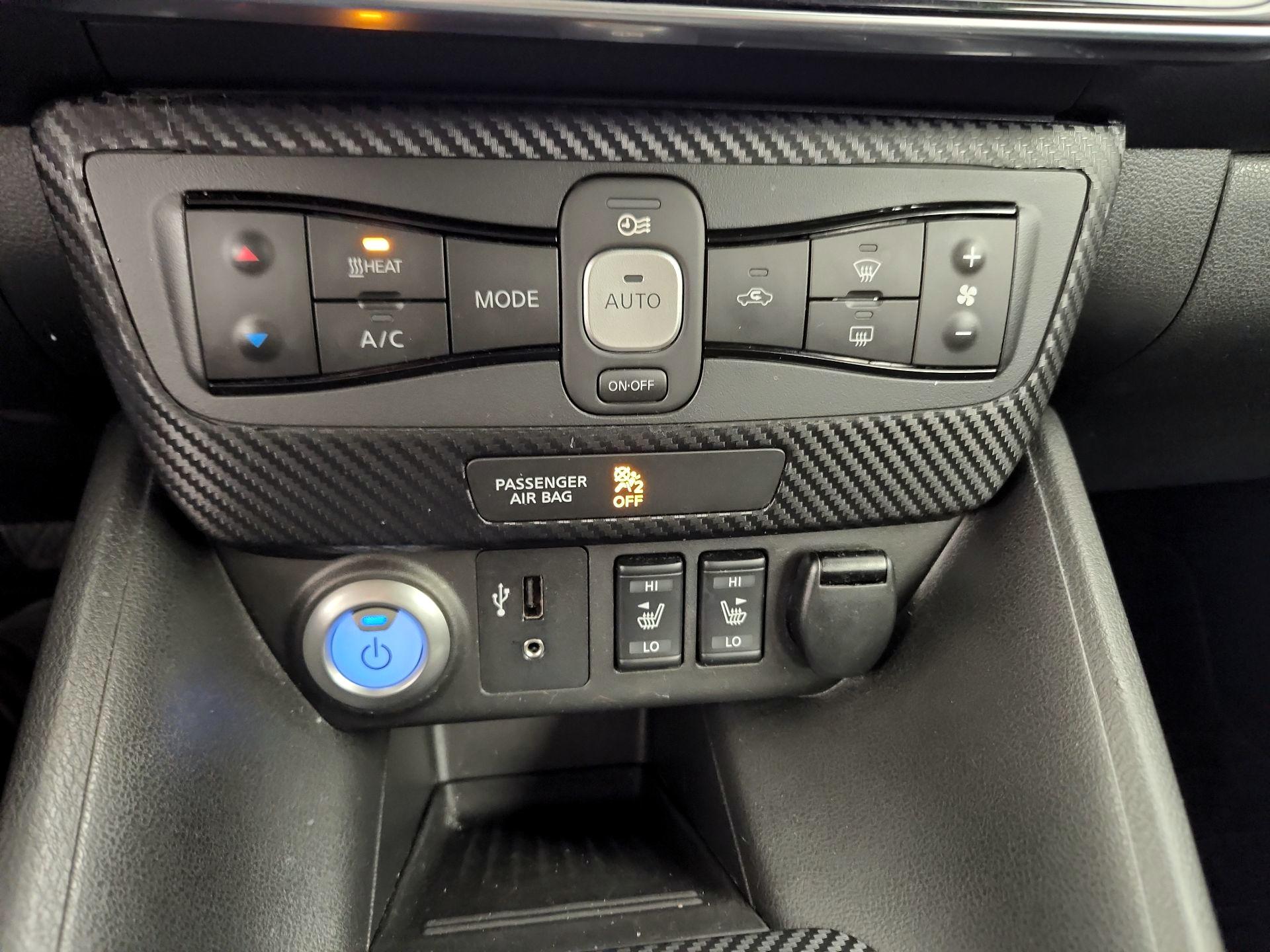 Thumbnail: 2019 Nissan Leaf - 17