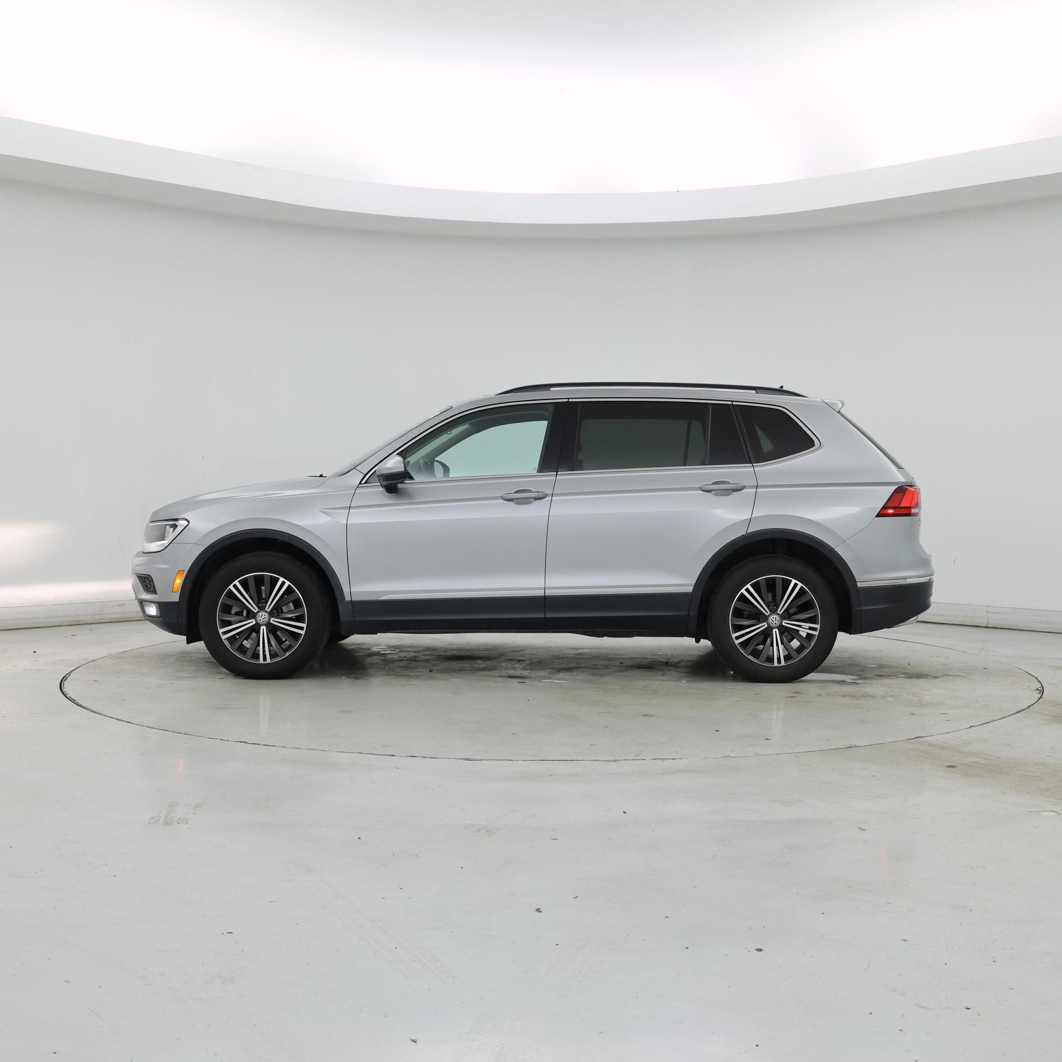Thumbnail: 2019 Volkswagen Tiguan - 3